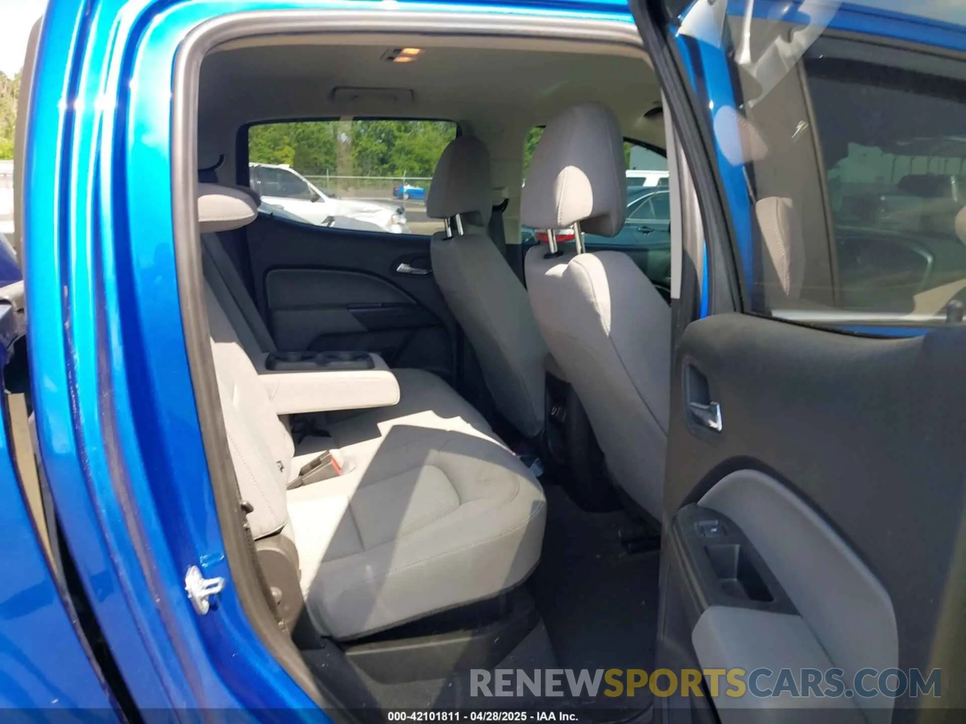 8 Photograph of a damaged car 1GCGSCEN3K1187147 CHEVROLET COLORADO 2019