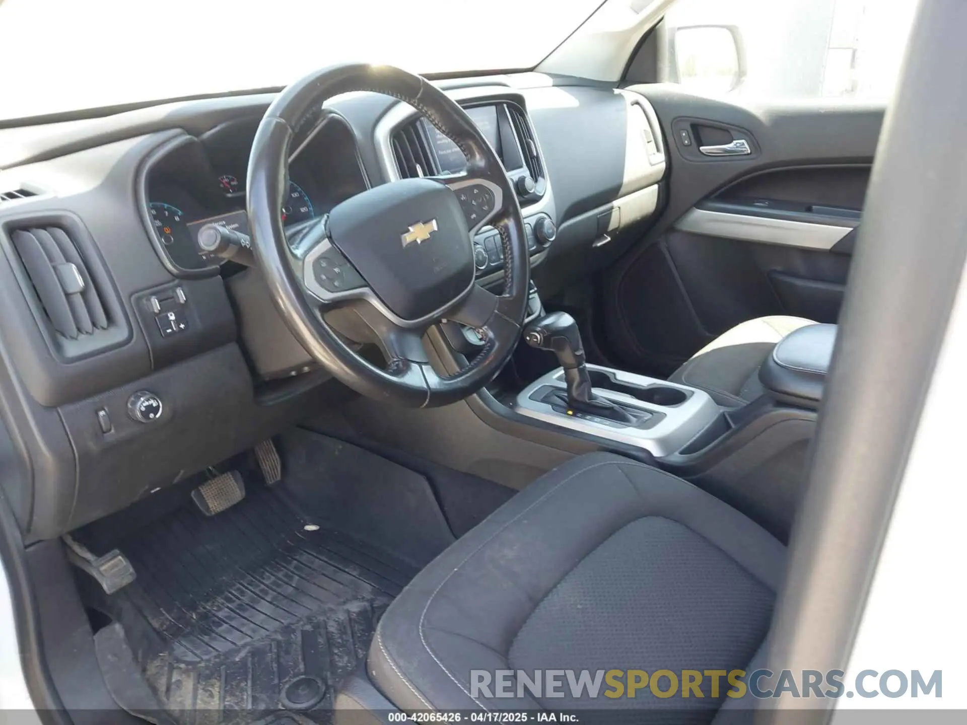 6 Photograph of a damaged car 1GCGSCEN6K1124642 CHEVROLET COLORADO 2019