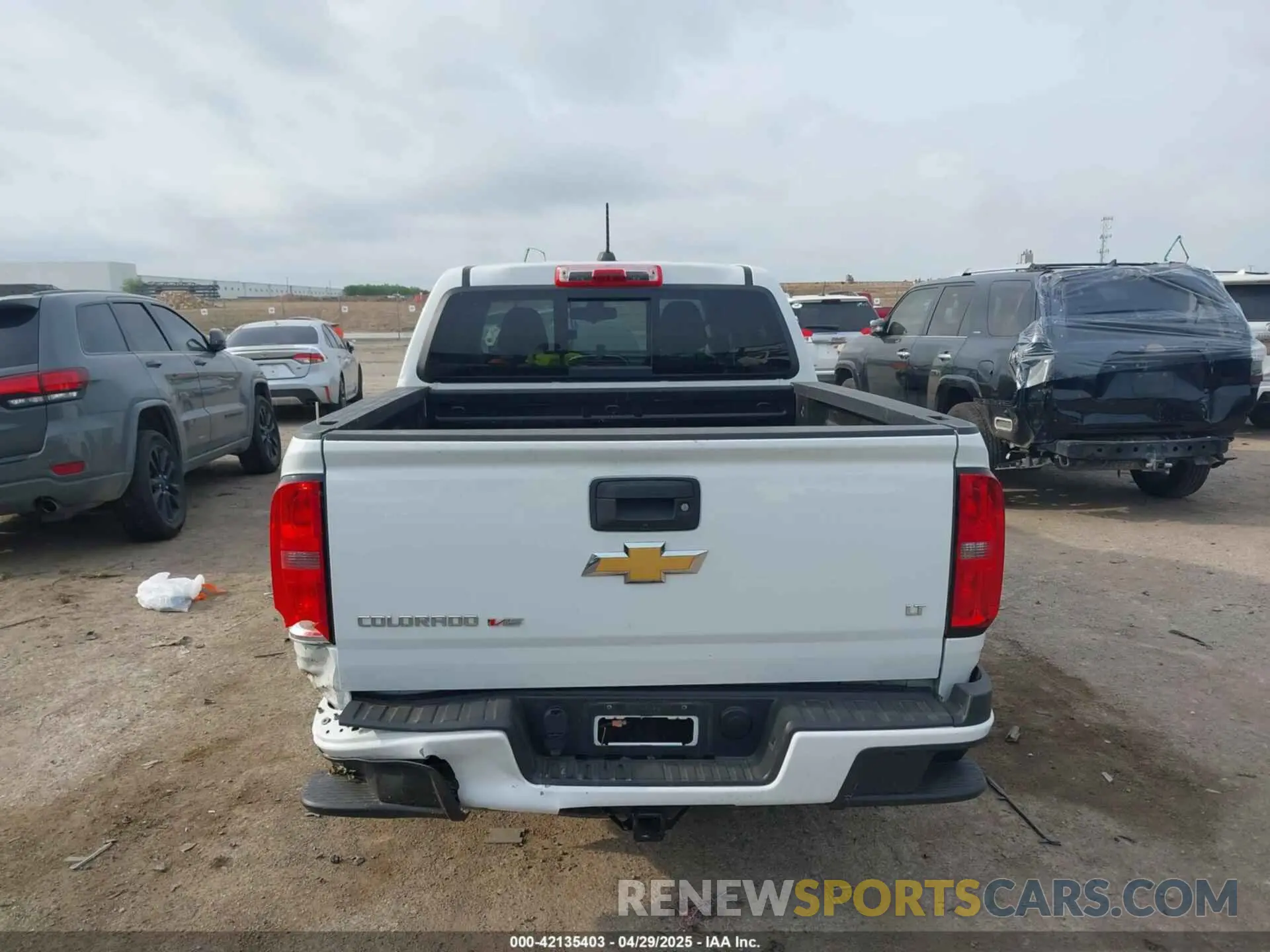 16 Photograph of a damaged car 1GCGSCEN8K1274476 CHEVROLET COLORADO 2019