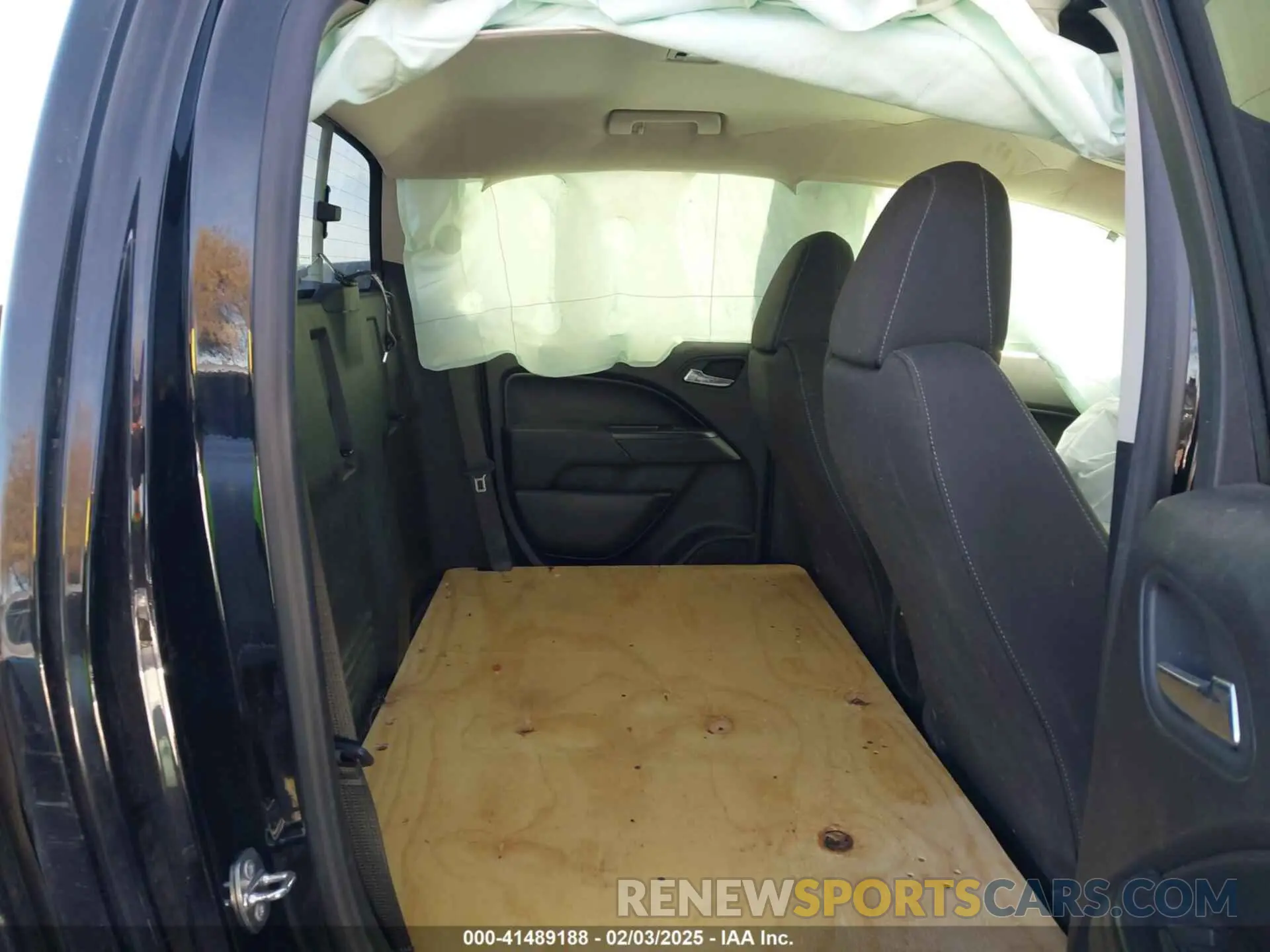 8 Photograph of a damaged car 1GCGSCEN9K1149535 CHEVROLET COLORADO 2019