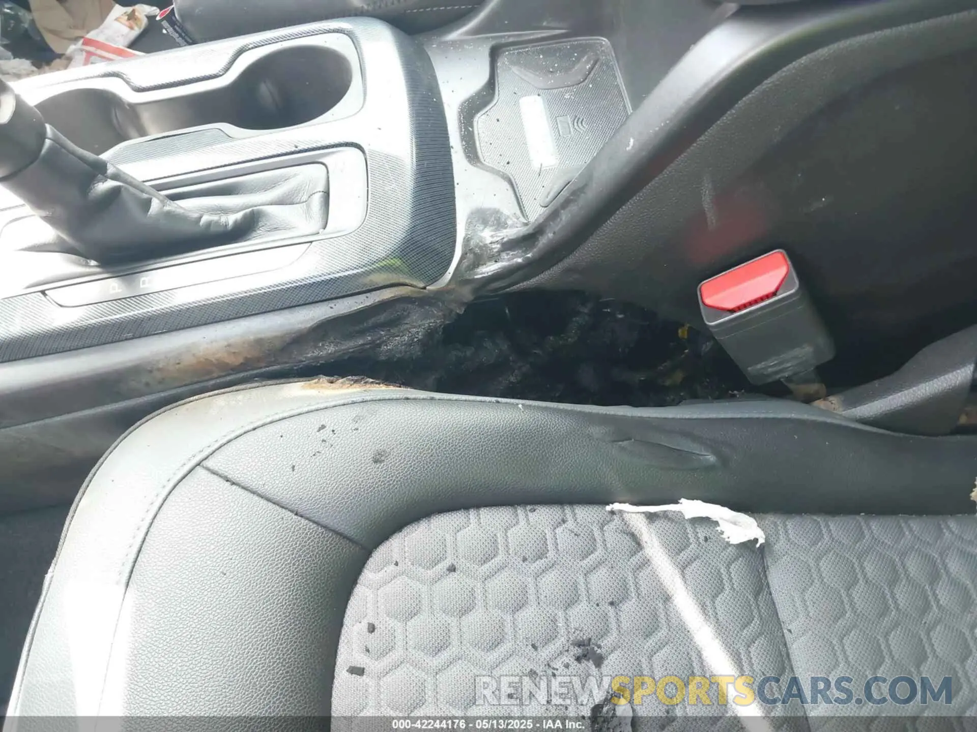 12 Photograph of a damaged car 1GCGSDEN4K1122944 CHEVROLET COLORADO 2019