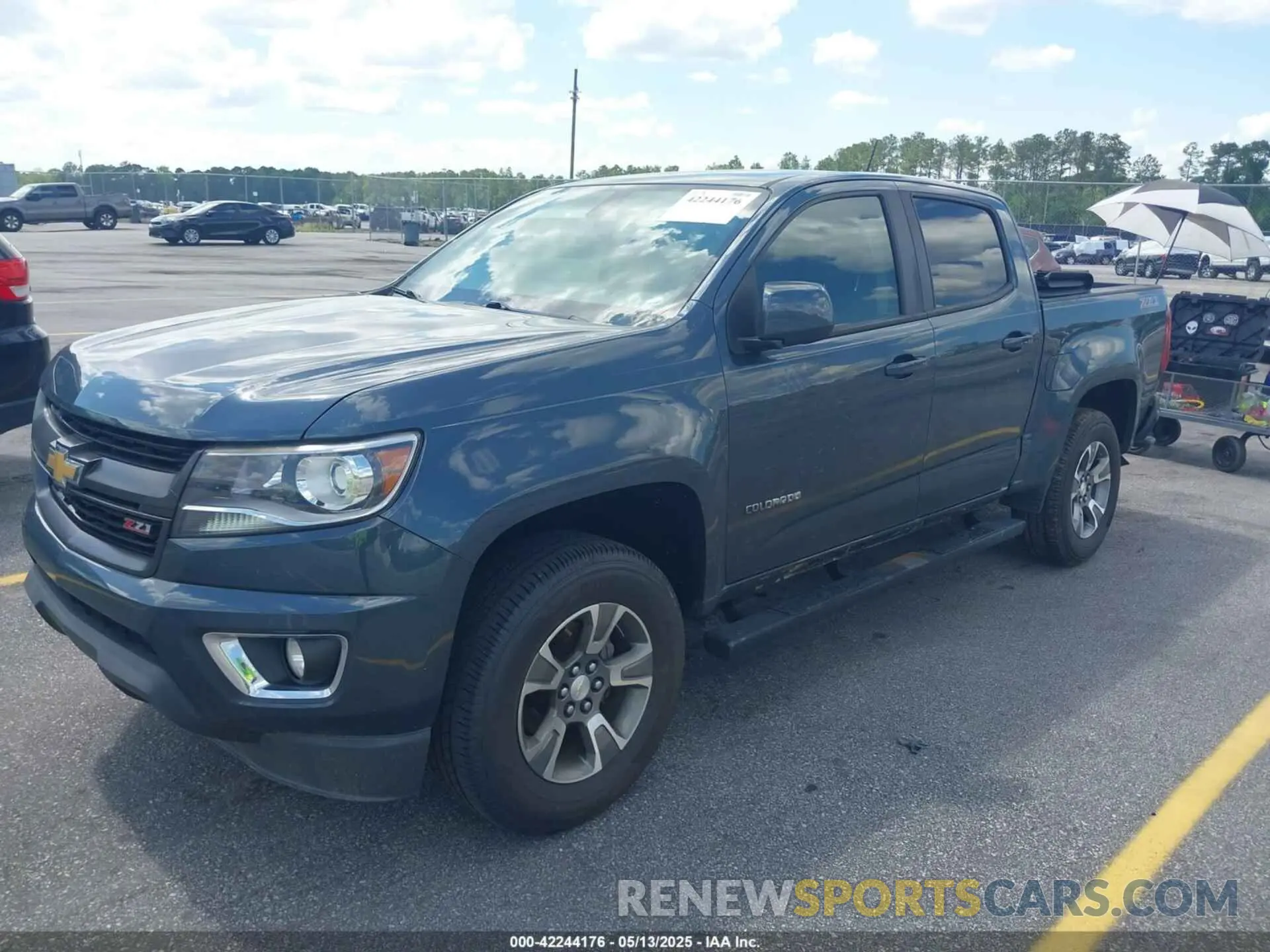 2 Photograph of a damaged car 1GCGSDEN4K1122944 CHEVROLET COLORADO 2019