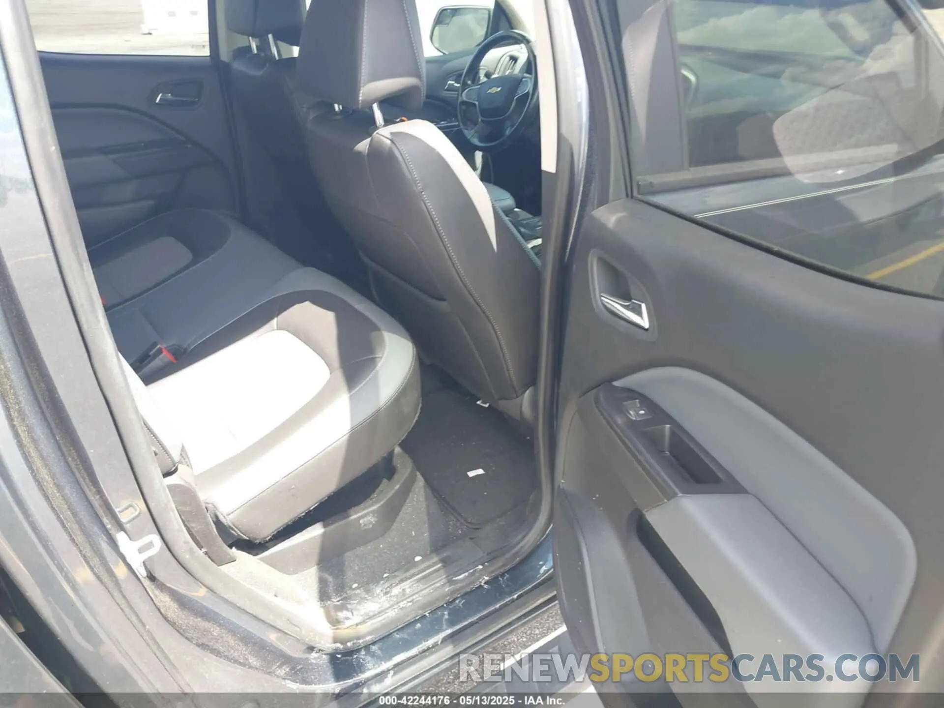 8 Photograph of a damaged car 1GCGSDEN4K1122944 CHEVROLET COLORADO 2019