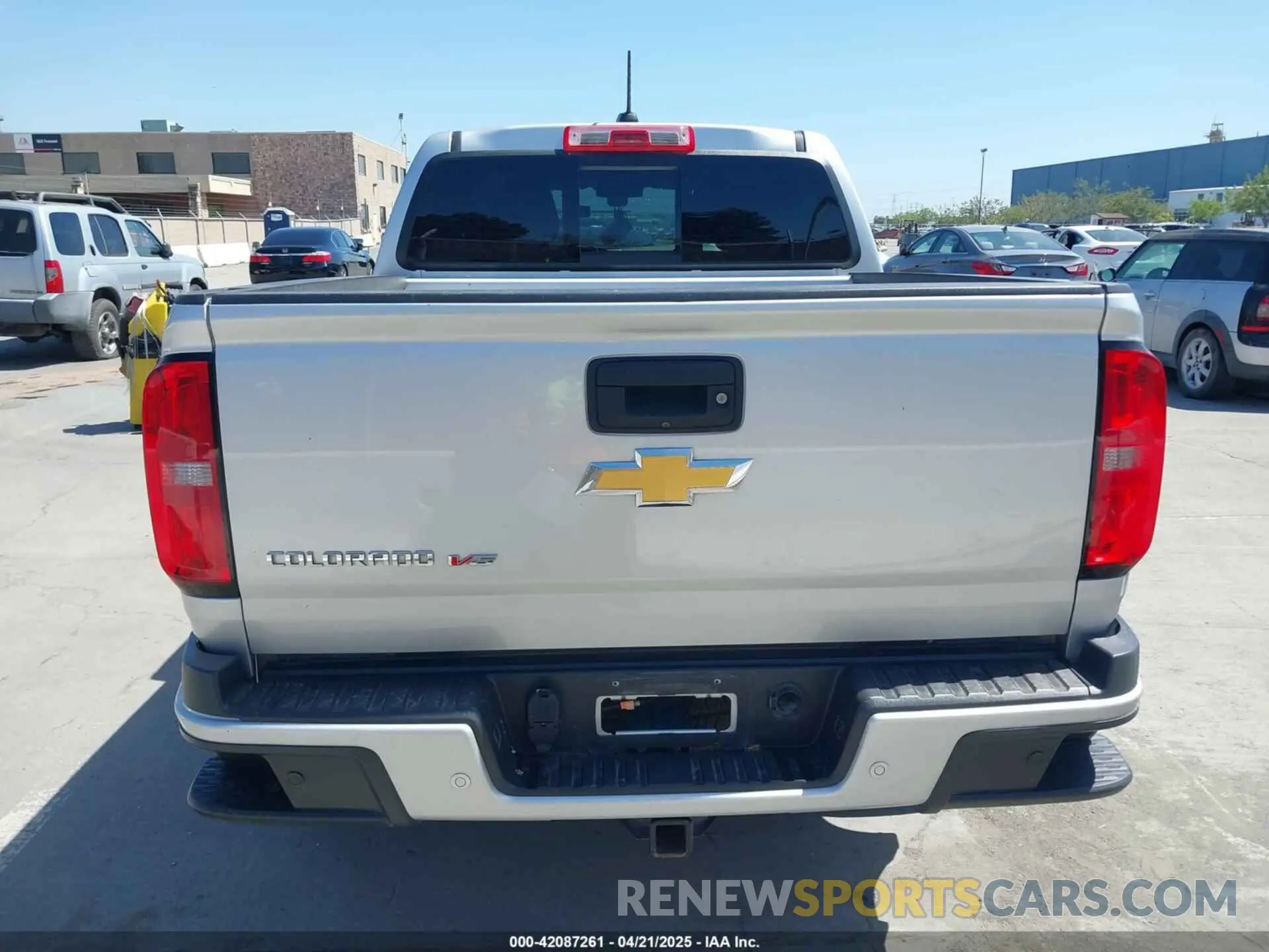 17 Photograph of a damaged car 1GCGSDEN4K1209565 CHEVROLET COLORADO 2019