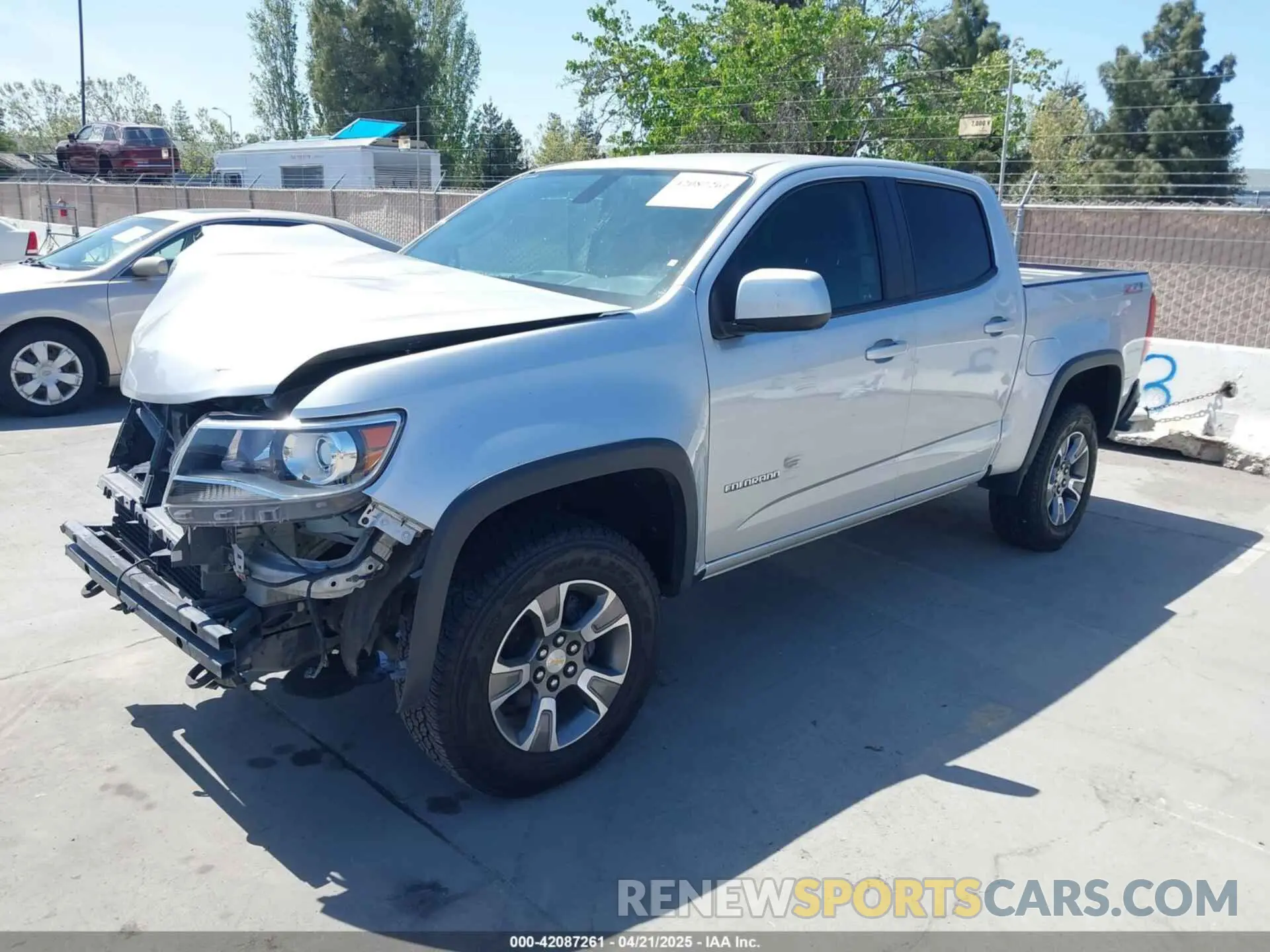 2 Photograph of a damaged car 1GCGSDEN4K1209565 CHEVROLET COLORADO 2019