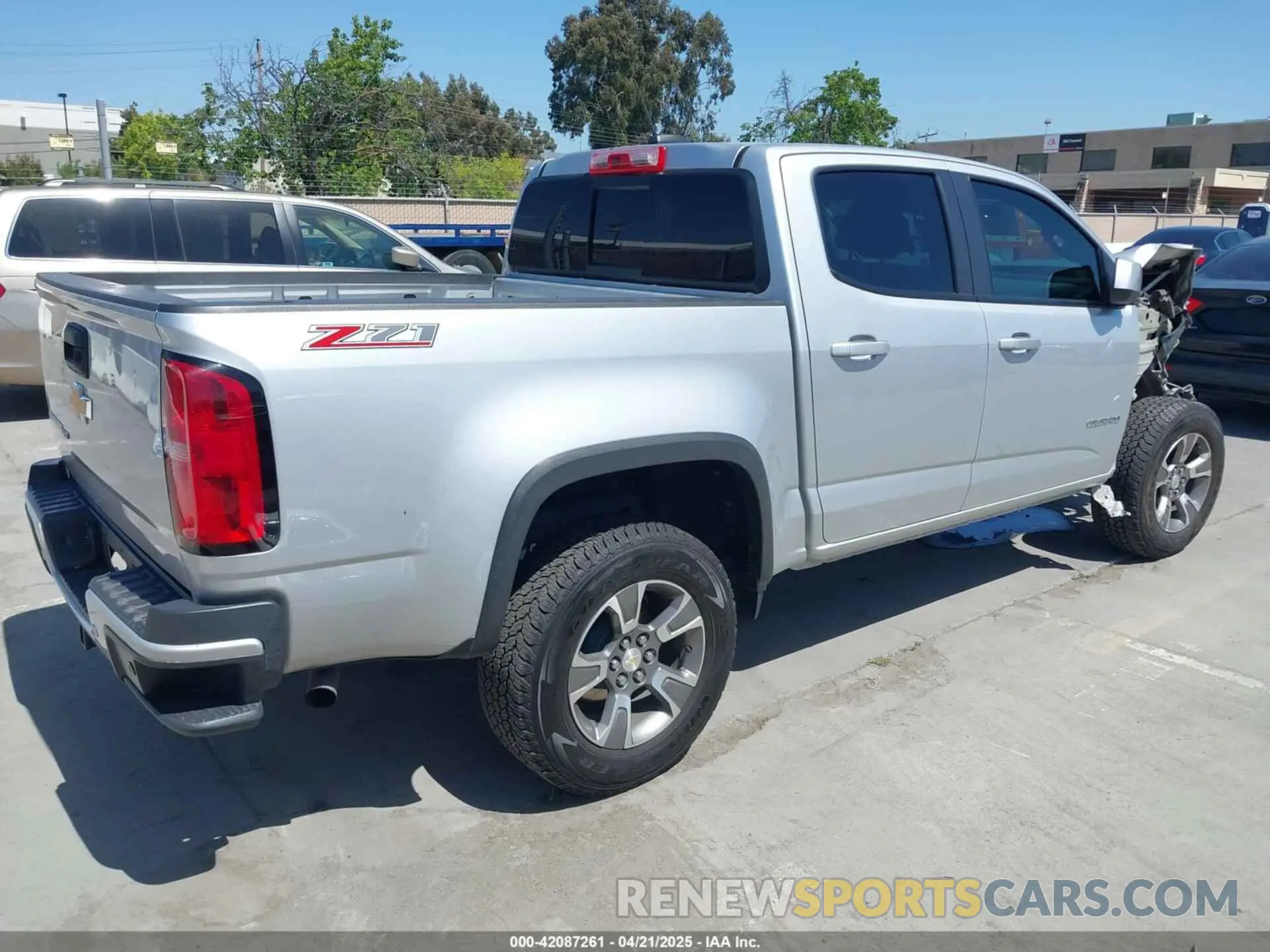 4 Photograph of a damaged car 1GCGSDEN4K1209565 CHEVROLET COLORADO 2019