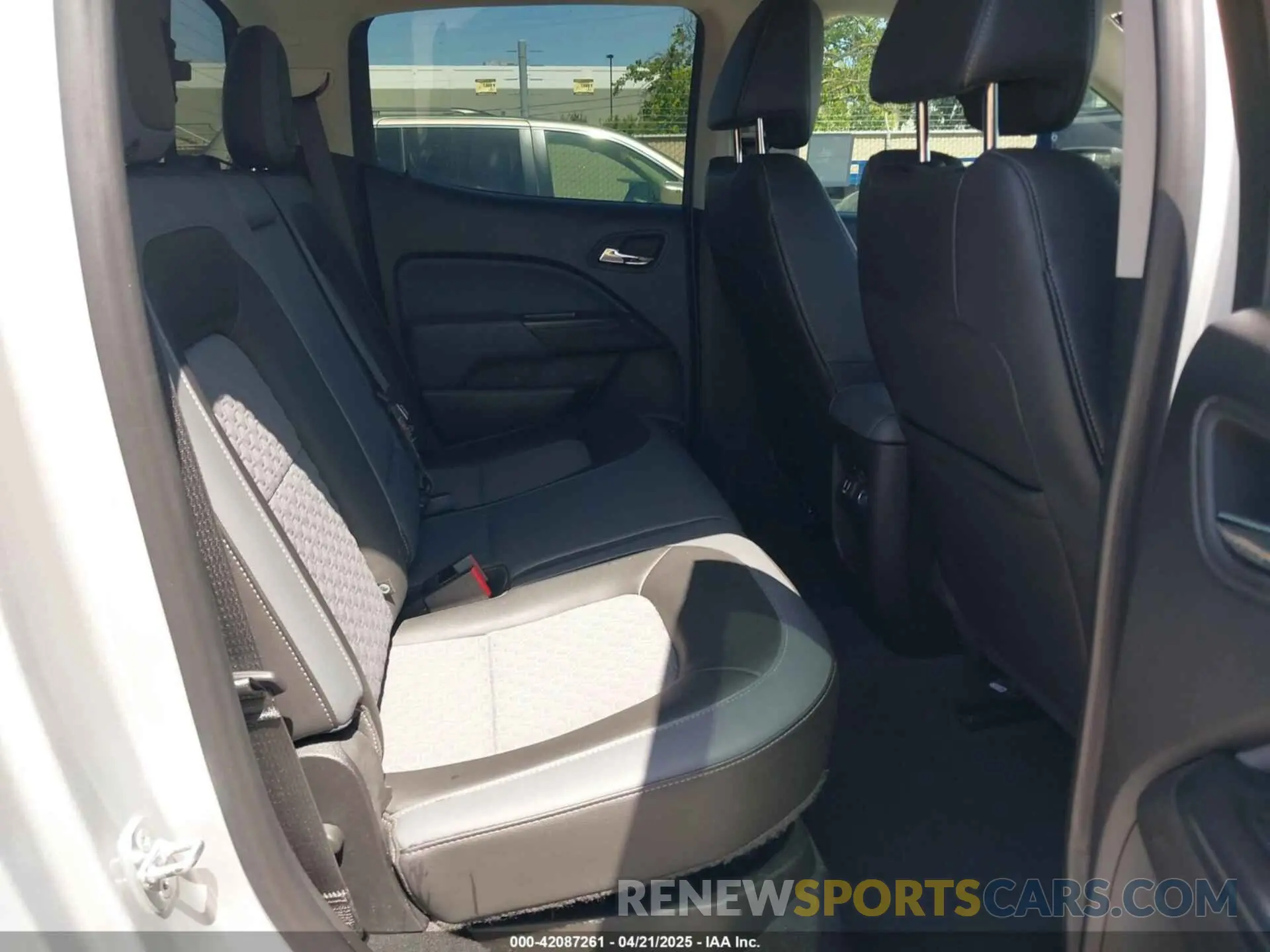 8 Photograph of a damaged car 1GCGSDEN4K1209565 CHEVROLET COLORADO 2019