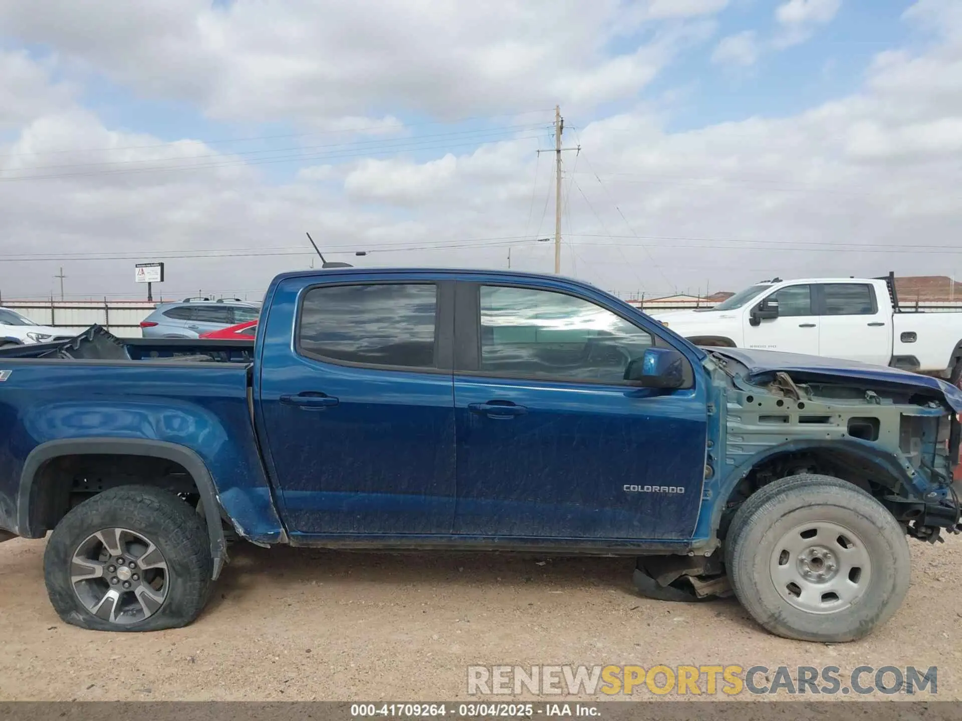 13 Photograph of a damaged car 1GCGSDEN8K1359579 CHEVROLET COLORADO 2019