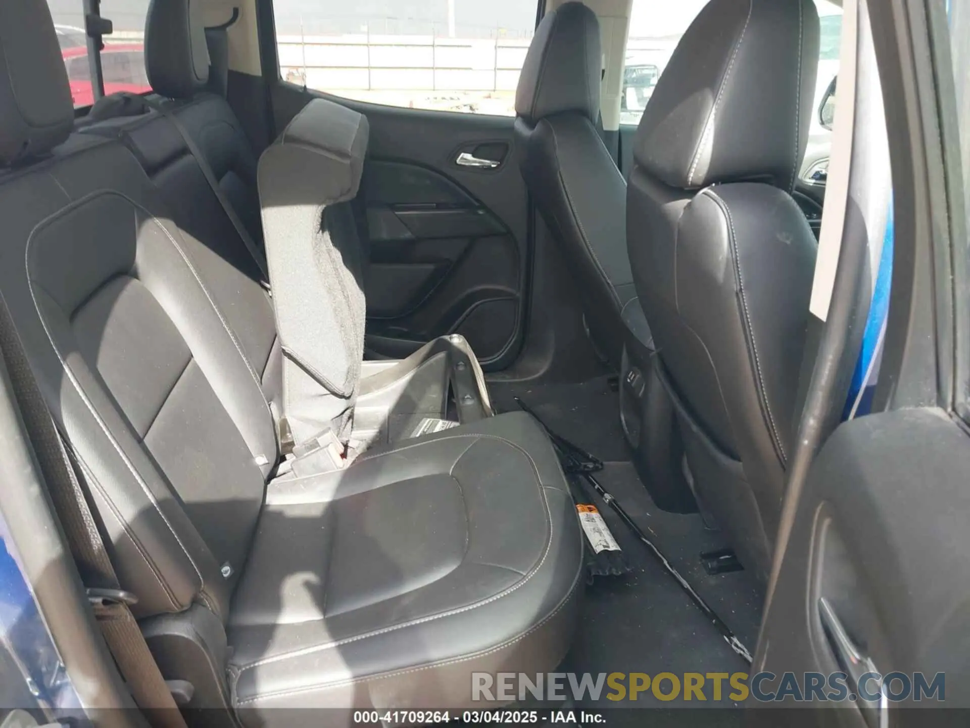 8 Photograph of a damaged car 1GCGSDEN8K1359579 CHEVROLET COLORADO 2019