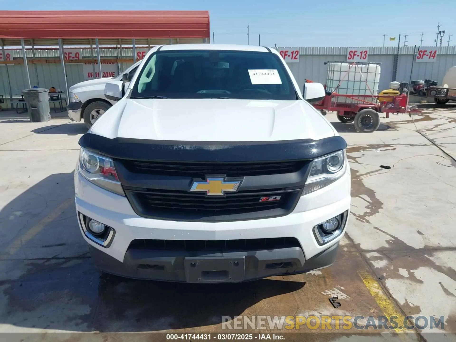 12 Photograph of a damaged car 1GCGSDEN9K1270894 CHEVROLET COLORADO 2019