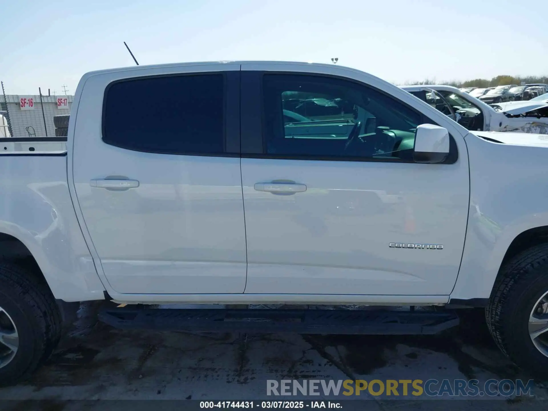 13 Photograph of a damaged car 1GCGSDEN9K1270894 CHEVROLET COLORADO 2019
