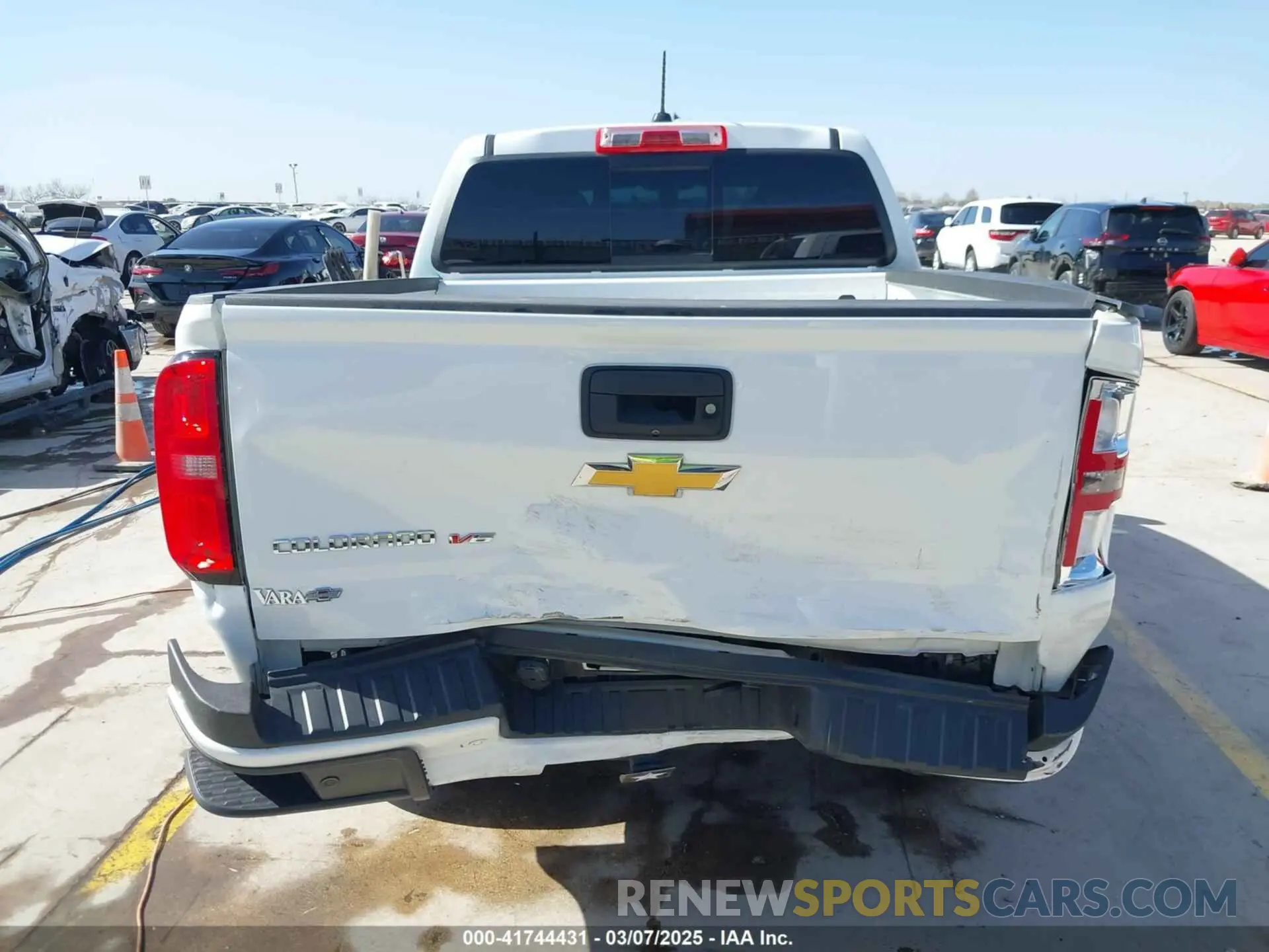 16 Photograph of a damaged car 1GCGSDEN9K1270894 CHEVROLET COLORADO 2019