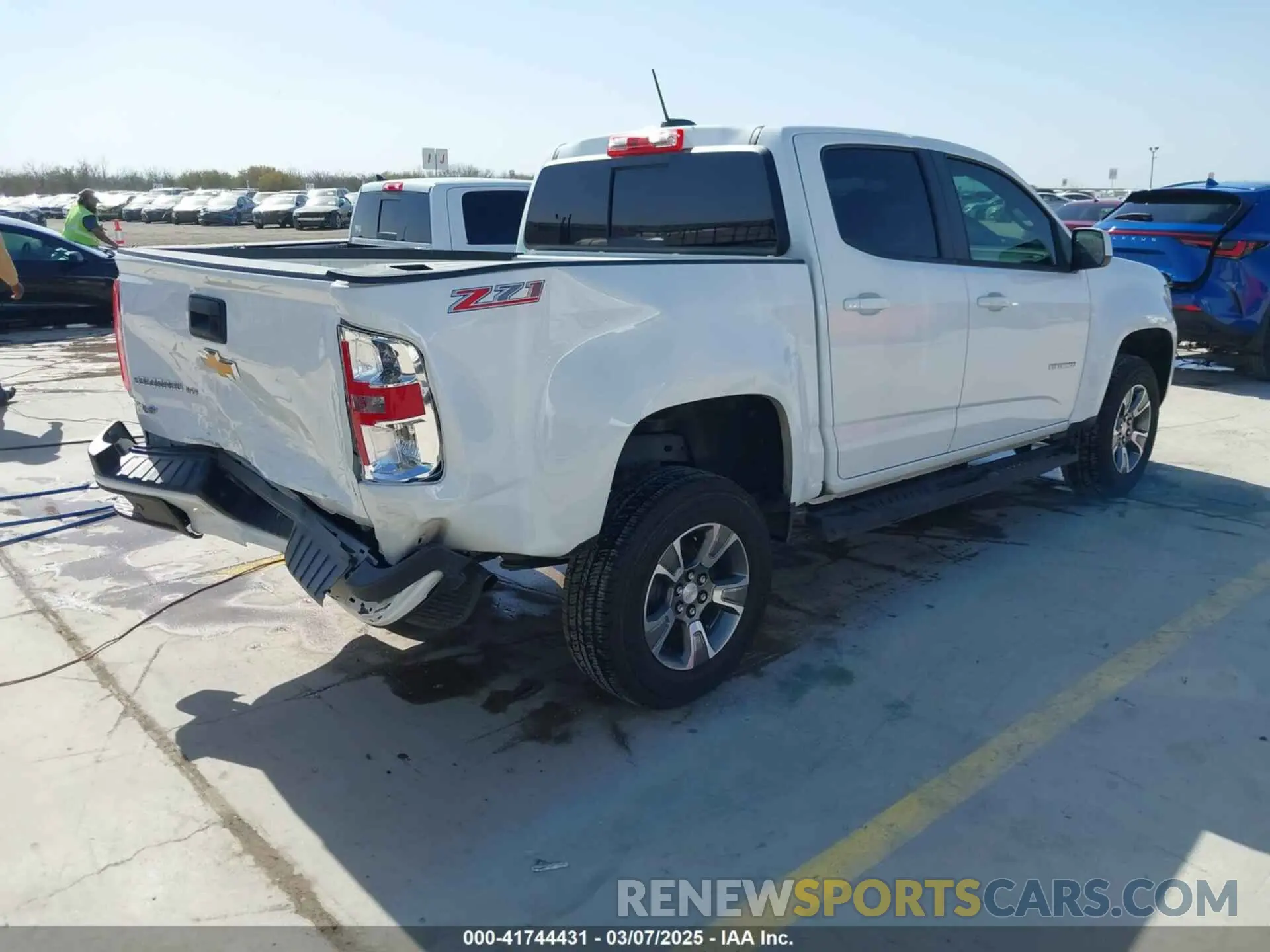 4 Photograph of a damaged car 1GCGSDEN9K1270894 CHEVROLET COLORADO 2019