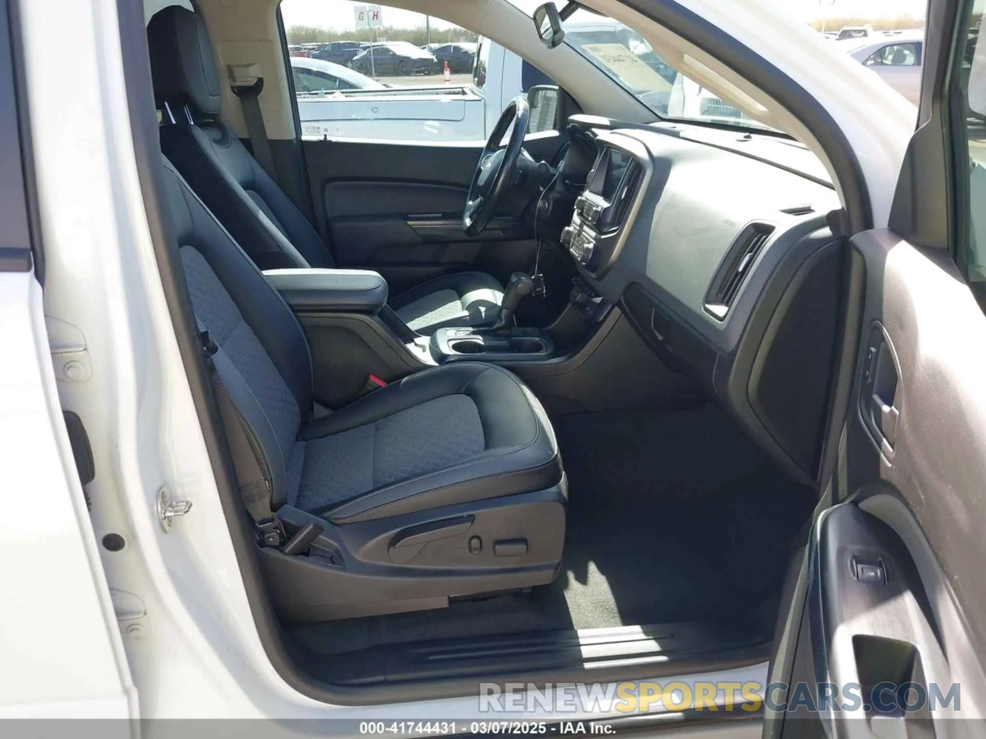 5 Photograph of a damaged car 1GCGSDEN9K1270894 CHEVROLET COLORADO 2019