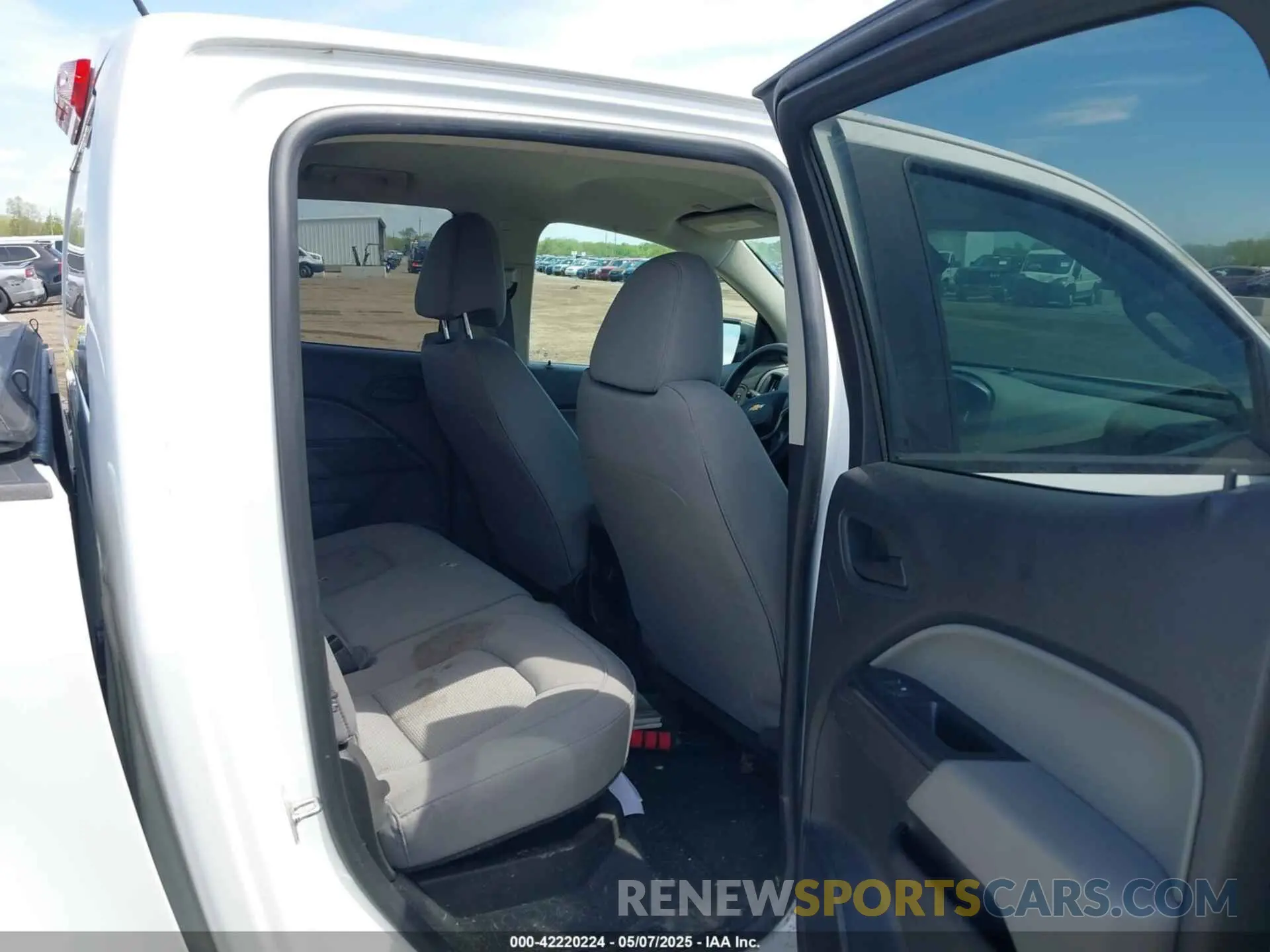 8 Photograph of a damaged car 1GCGTBEN2K1276697 CHEVROLET COLORADO 2019