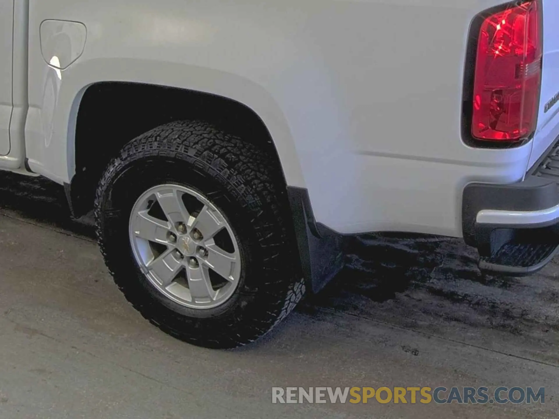 19 Photograph of a damaged car 1GCGTBEN5K1357614 CHEVROLET COLORADO 2019