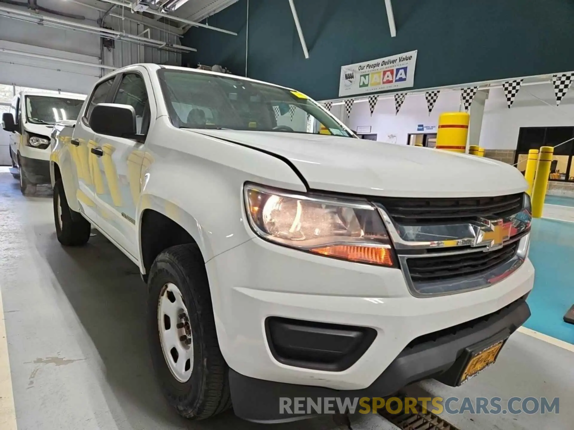 18 Photograph of a damaged car 1GCGTBEN8K1225964 CHEVROLET COLORADO 2019