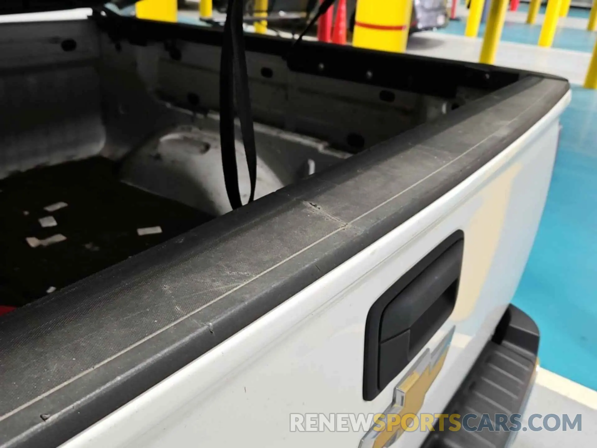 32 Photograph of a damaged car 1GCGTBEN8K1225964 CHEVROLET COLORADO 2019