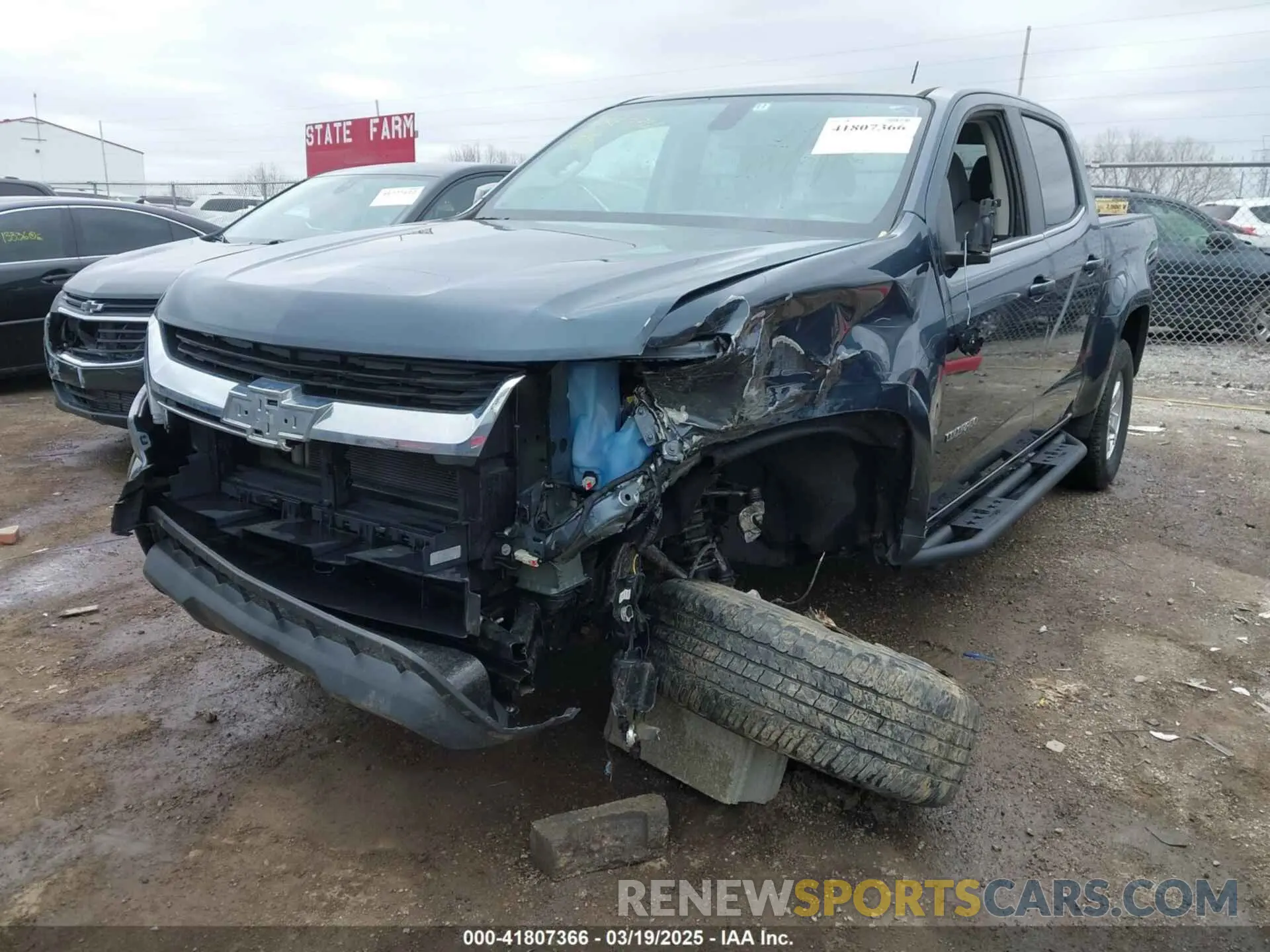 2 Photograph of a damaged car 1GCGTBEN8K1306088 CHEVROLET COLORADO 2019