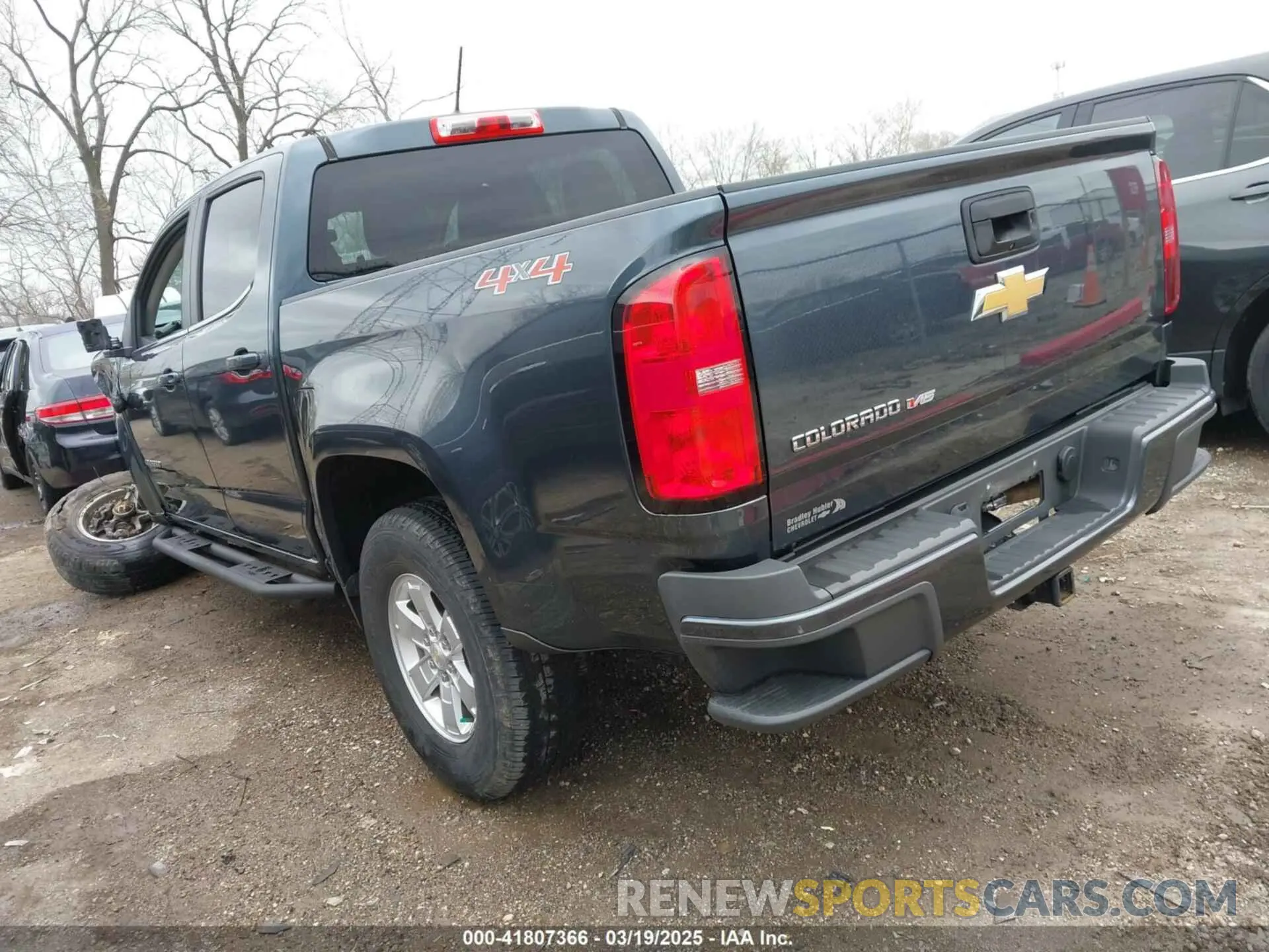 3 Photograph of a damaged car 1GCGTBEN8K1306088 CHEVROLET COLORADO 2019