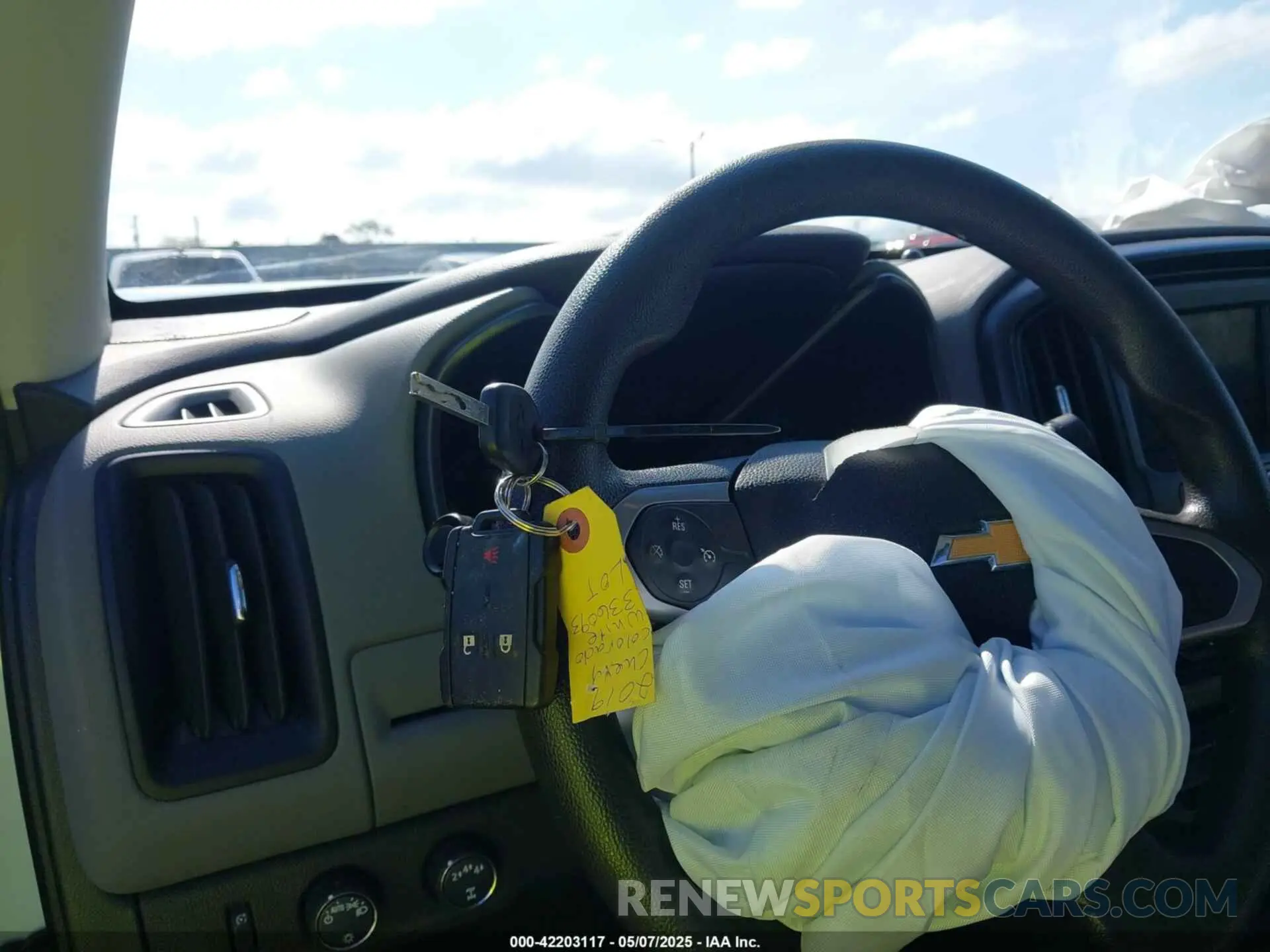 11 Photograph of a damaged car 1GCGTBEN8K1336093 CHEVROLET COLORADO 2019