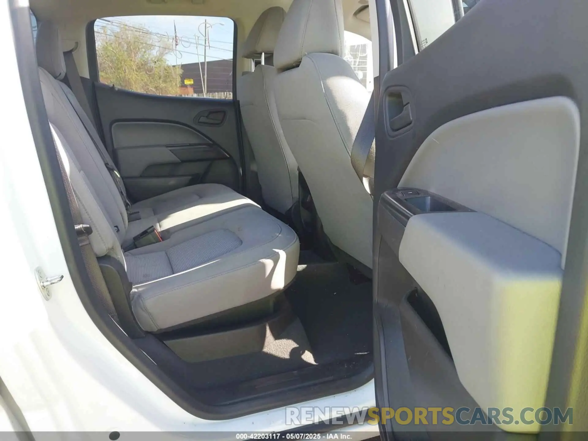 8 Photograph of a damaged car 1GCGTBEN8K1336093 CHEVROLET COLORADO 2019