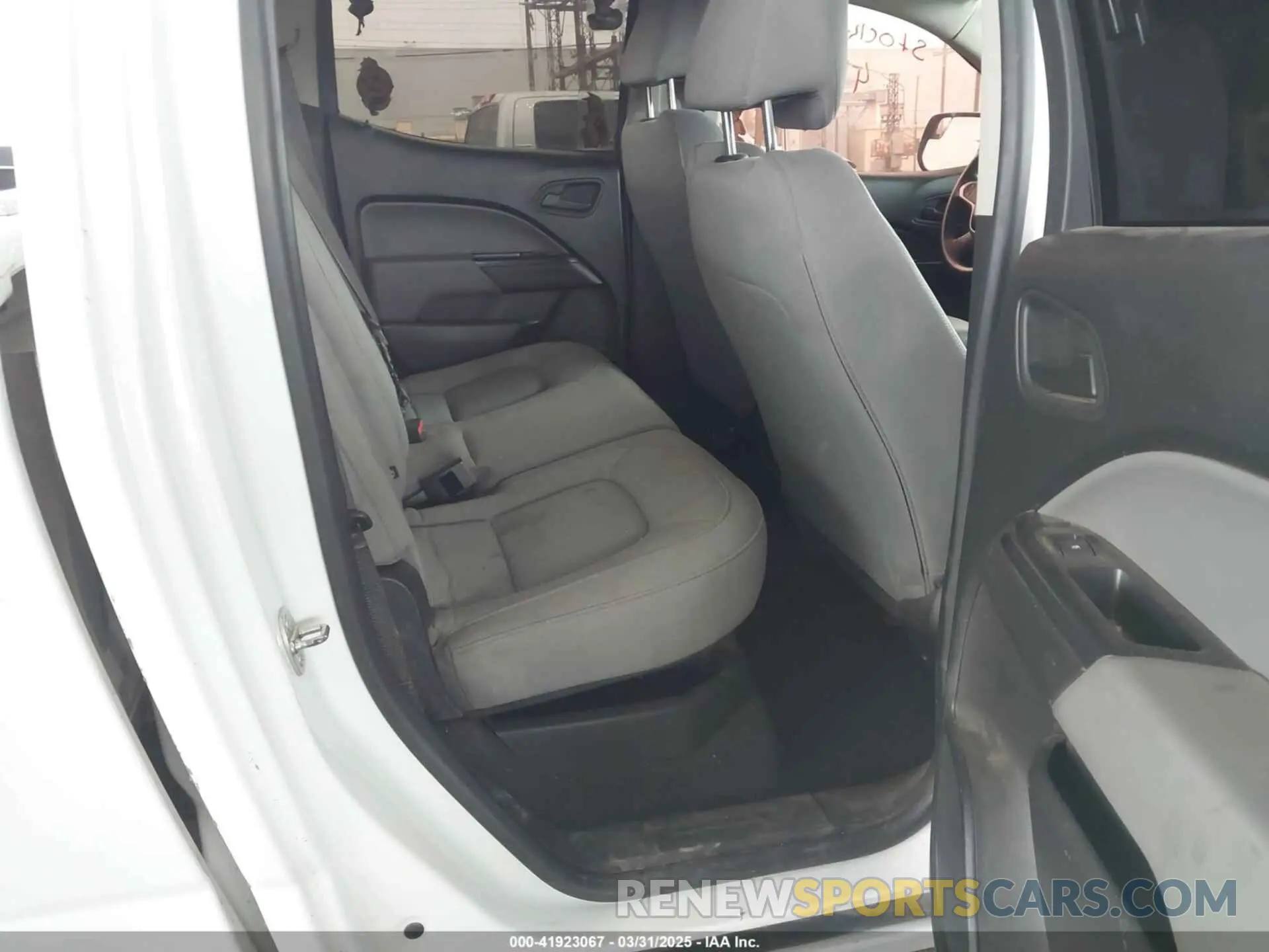 8 Photograph of a damaged car 1GCGTBEN8K1347983 CHEVROLET COLORADO 2019