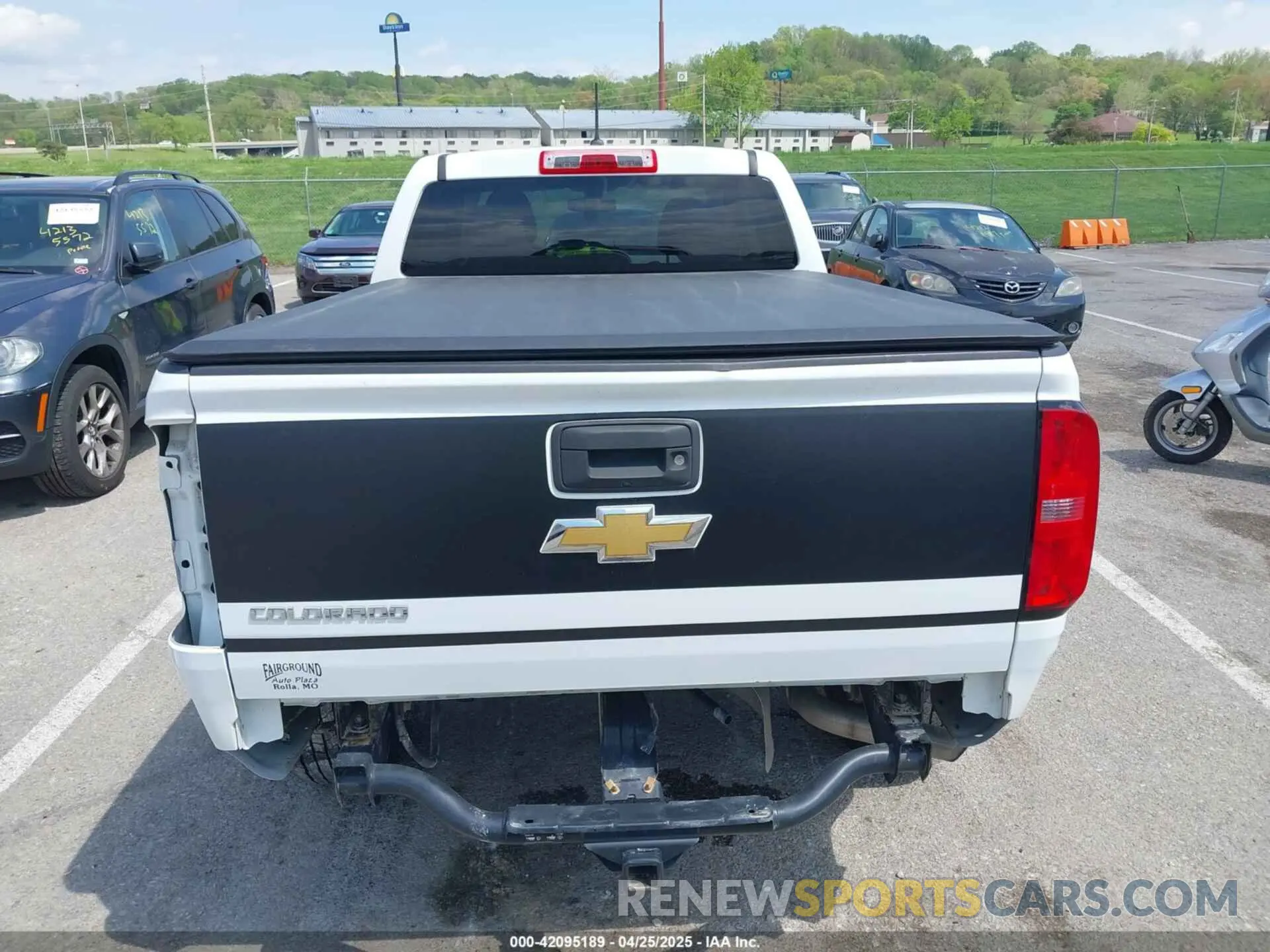 17 Photograph of a damaged car 1GCGTBENXK1121072 CHEVROLET COLORADO 2019