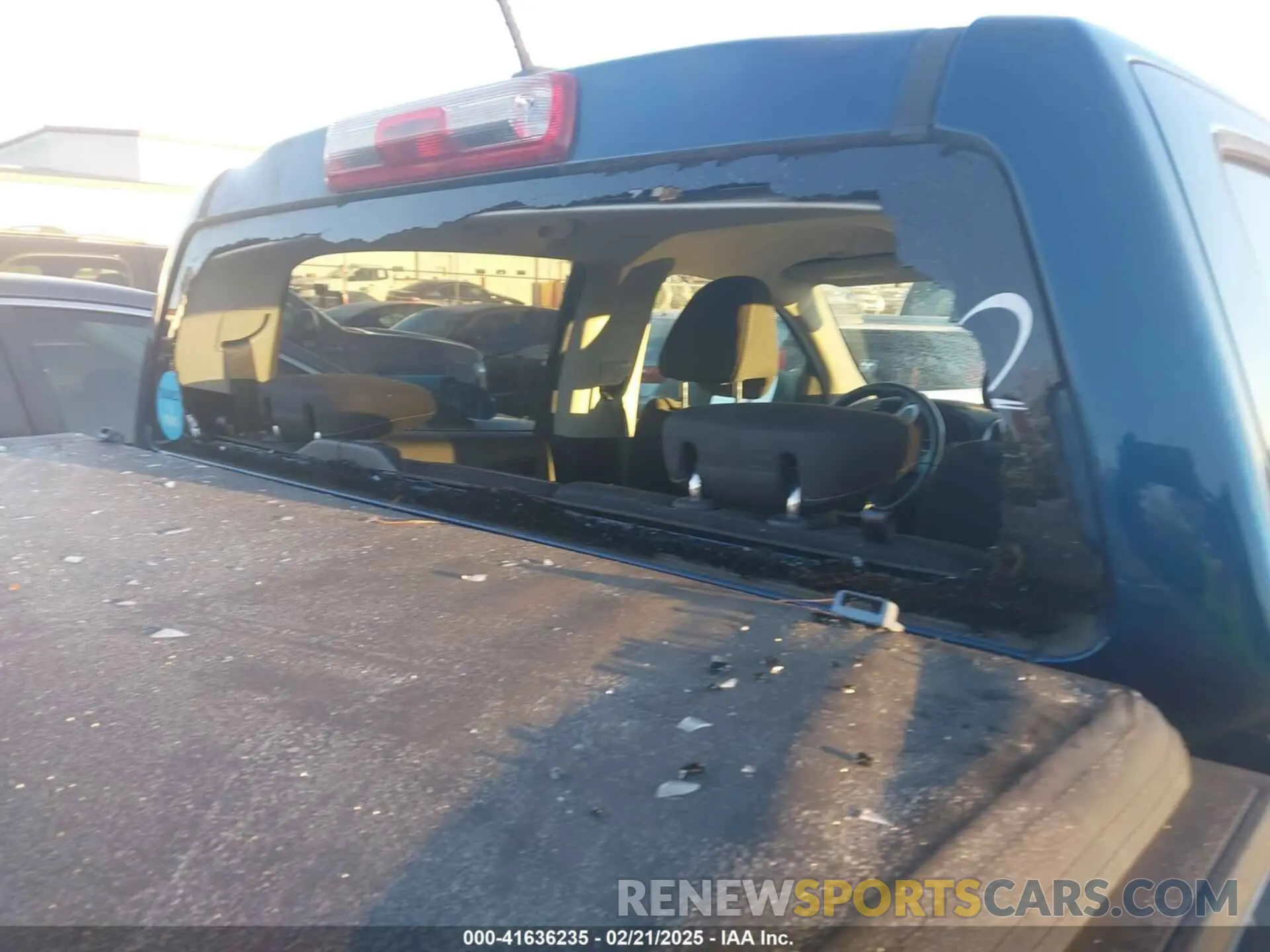 18 Photograph of a damaged car 1GCGTCEN0K1268281 CHEVROLET COLORADO 2019