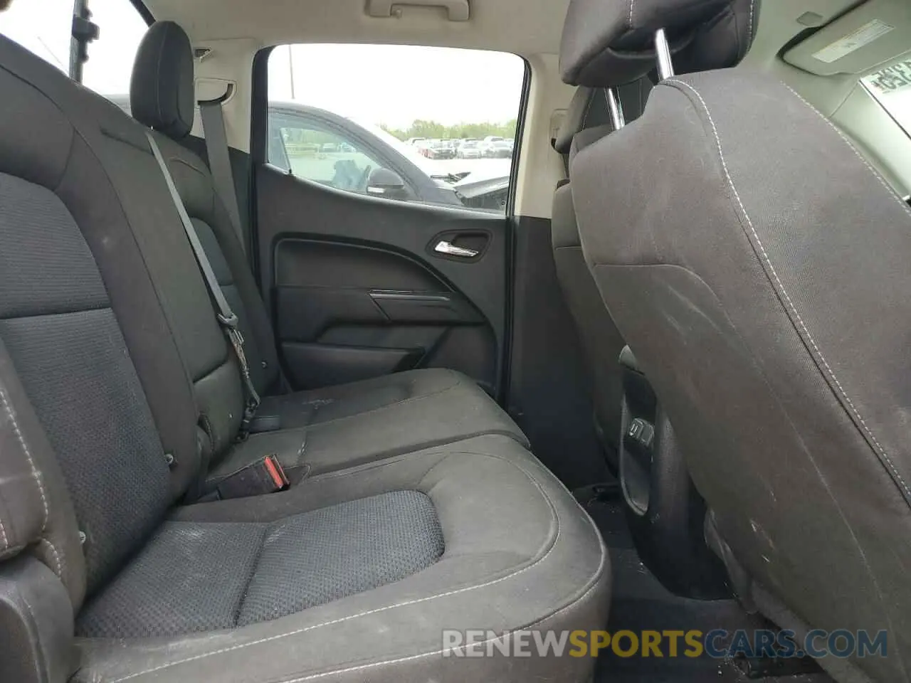 10 Photograph of a damaged car 1GCGTCEN1K1266314 CHEVROLET COLORADO 2019