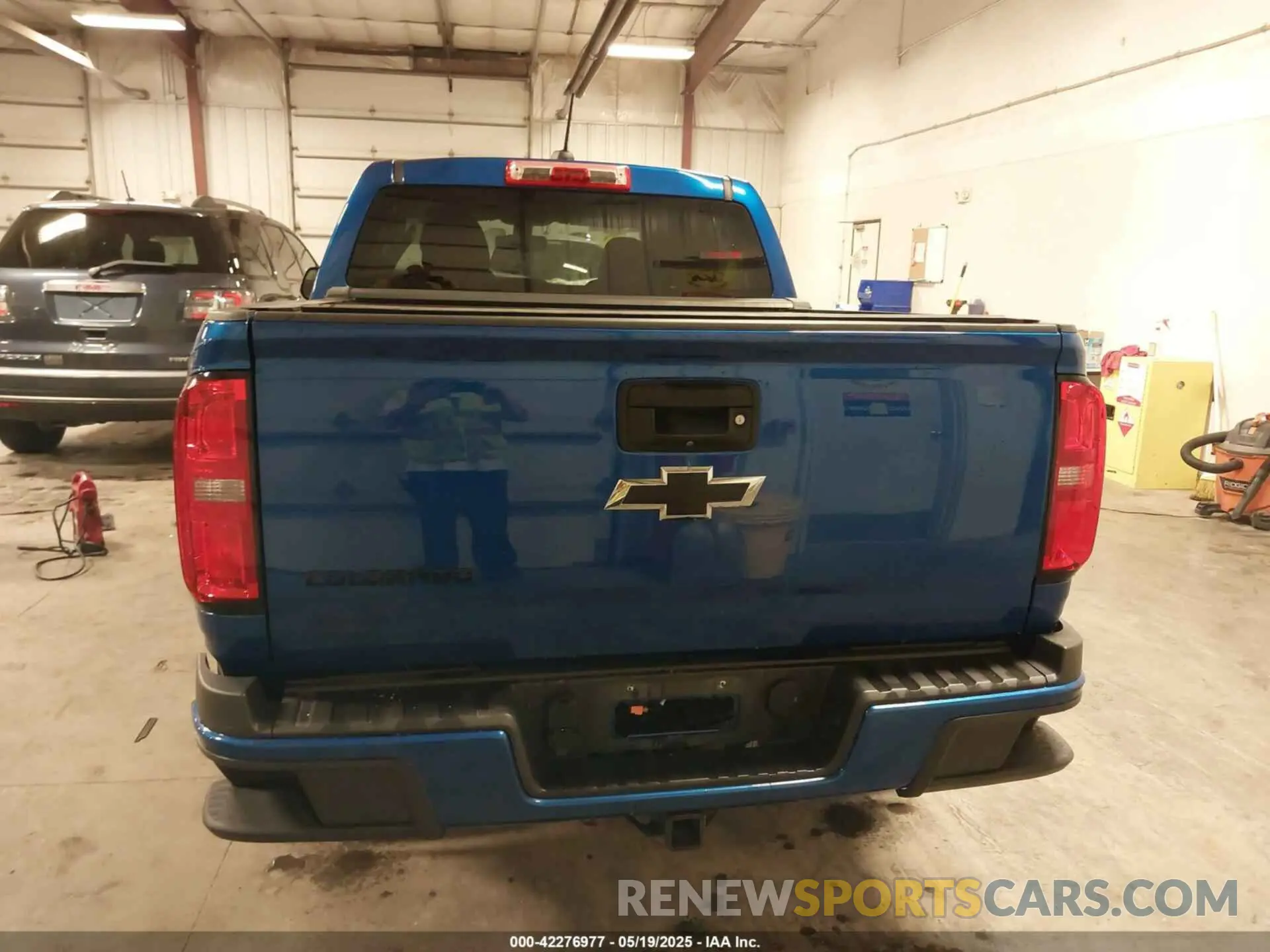 17 Photograph of a damaged car 1GCGTCEN1K1331646 CHEVROLET COLORADO 2019