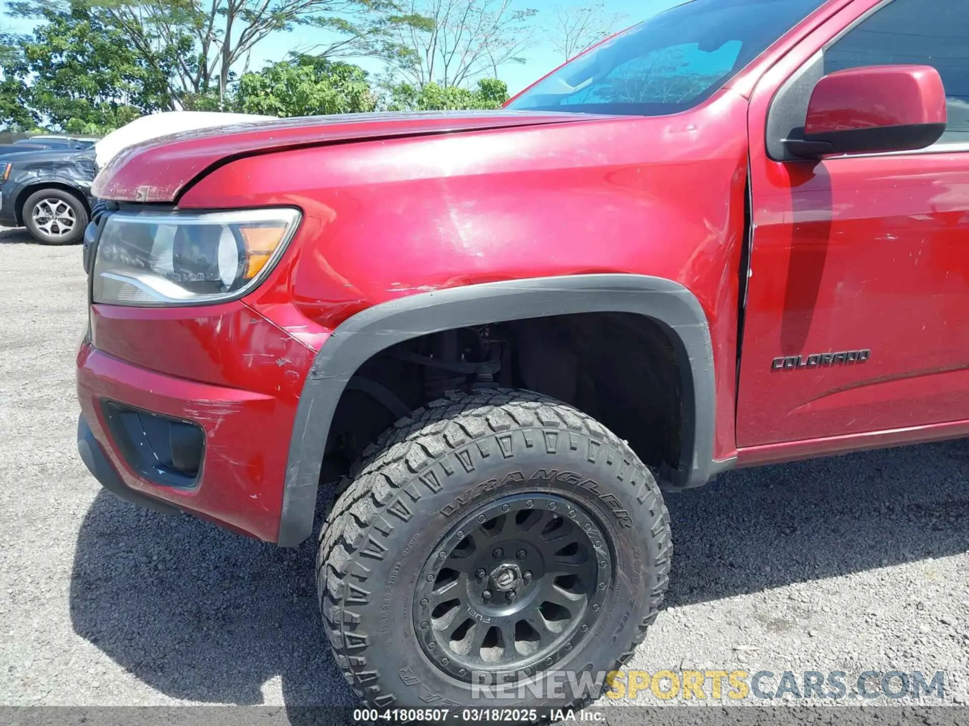 17 Photograph of a damaged car 1GCGTCEN2K1206834 CHEVROLET COLORADO 2019