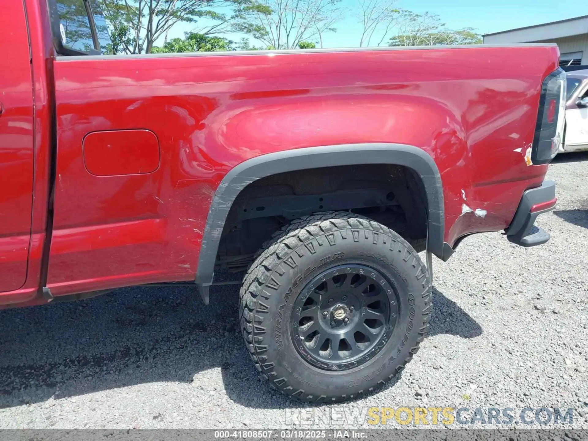 18 Photograph of a damaged car 1GCGTCEN2K1206834 CHEVROLET COLORADO 2019