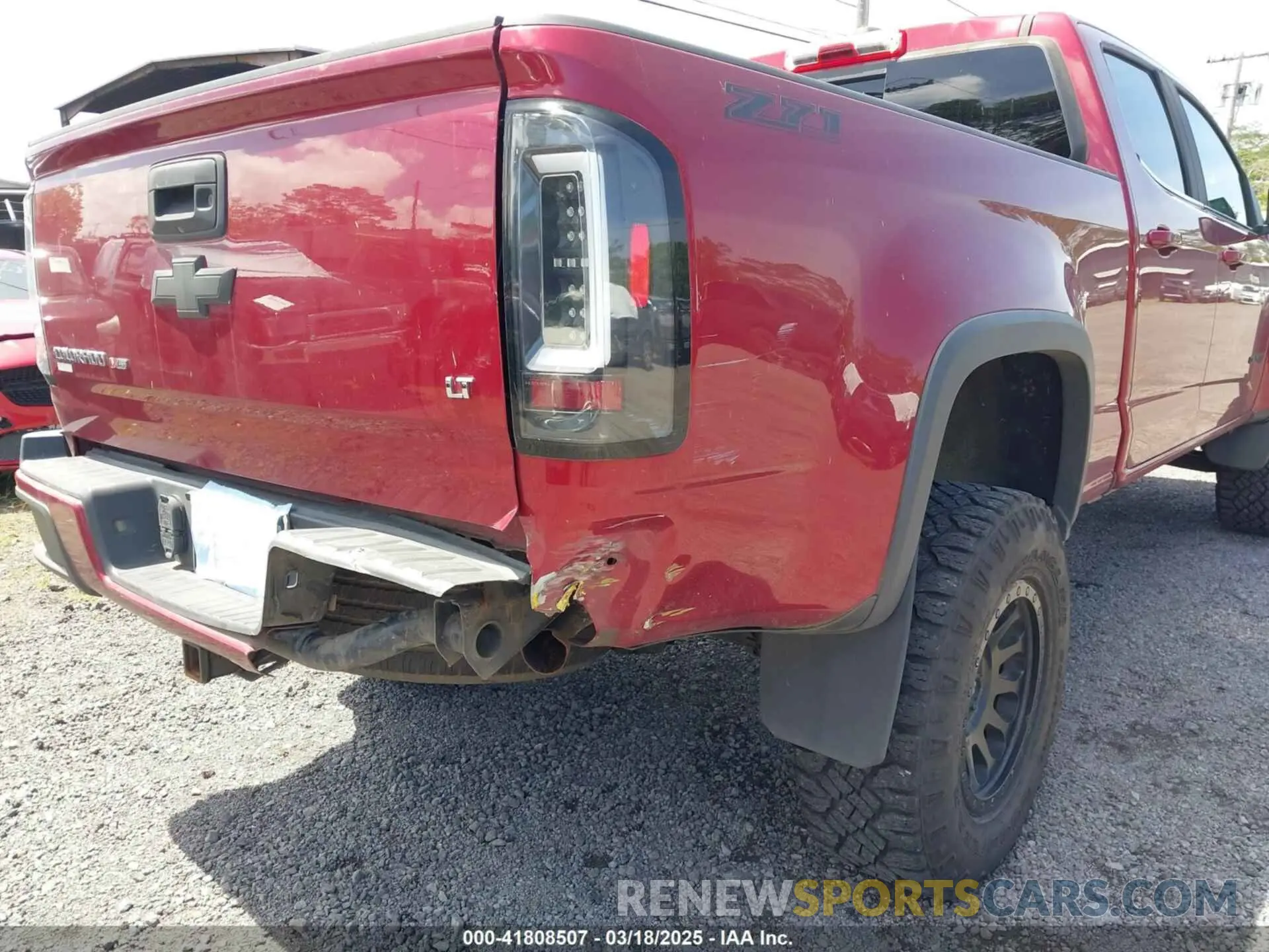 19 Photograph of a damaged car 1GCGTCEN2K1206834 CHEVROLET COLORADO 2019