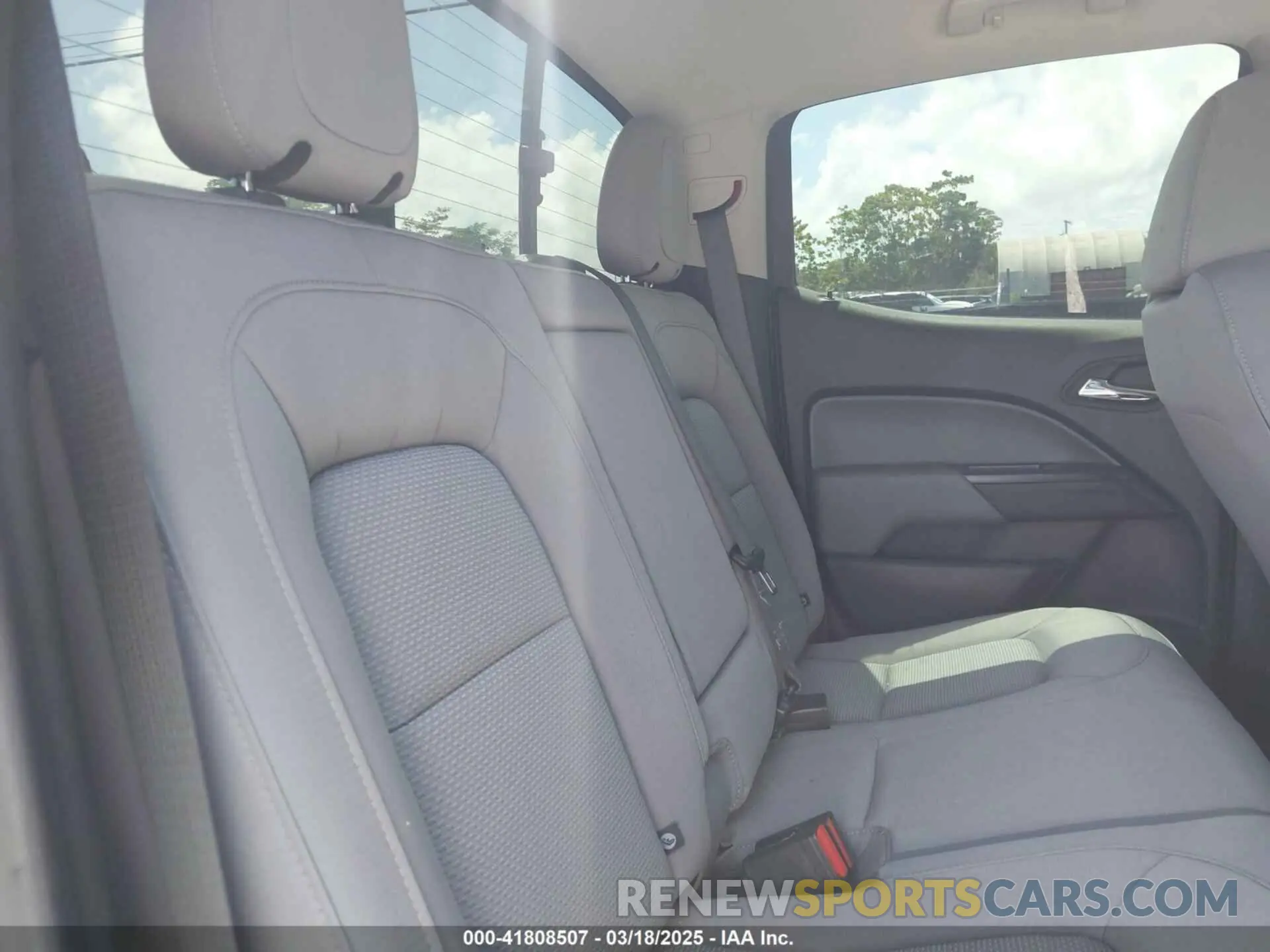 8 Photograph of a damaged car 1GCGTCEN2K1206834 CHEVROLET COLORADO 2019