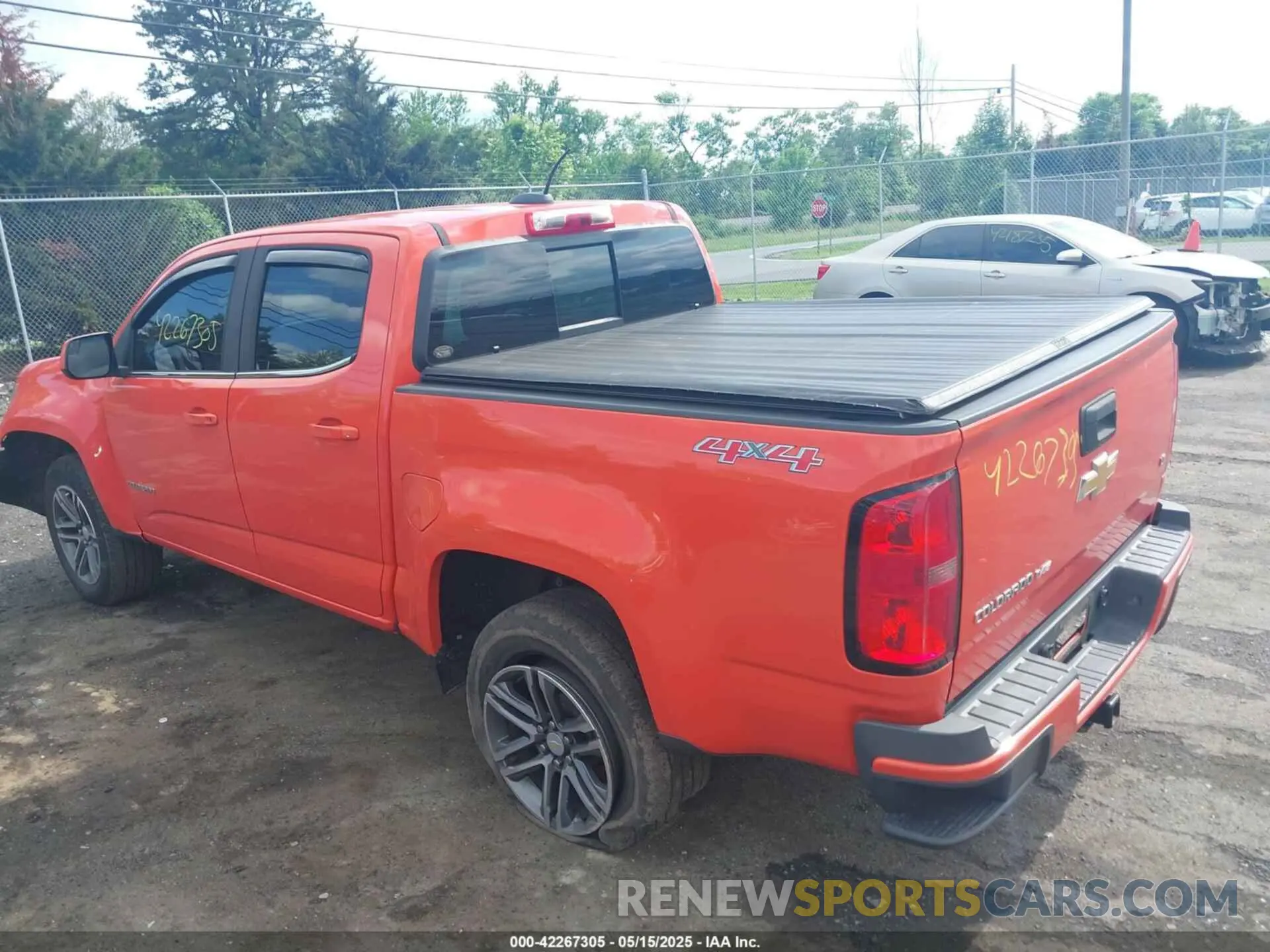 3 Photograph of a damaged car 1GCGTCEN3K1147325 CHEVROLET COLORADO 2019