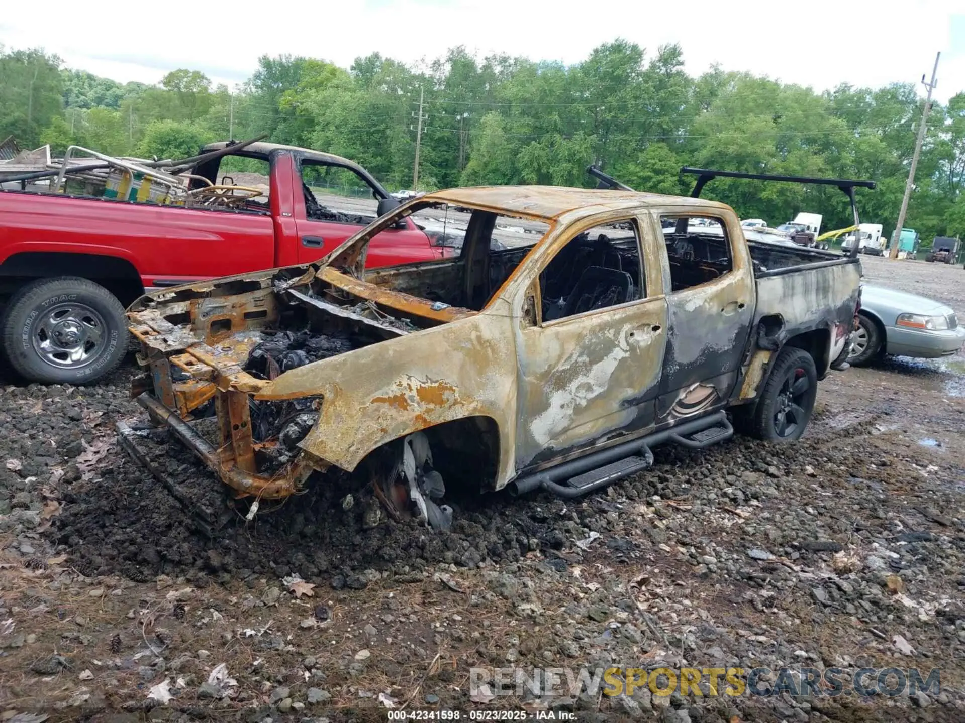2 Photograph of a damaged car 1GCGTCEN5K1280135 CHEVROLET COLORADO 2019