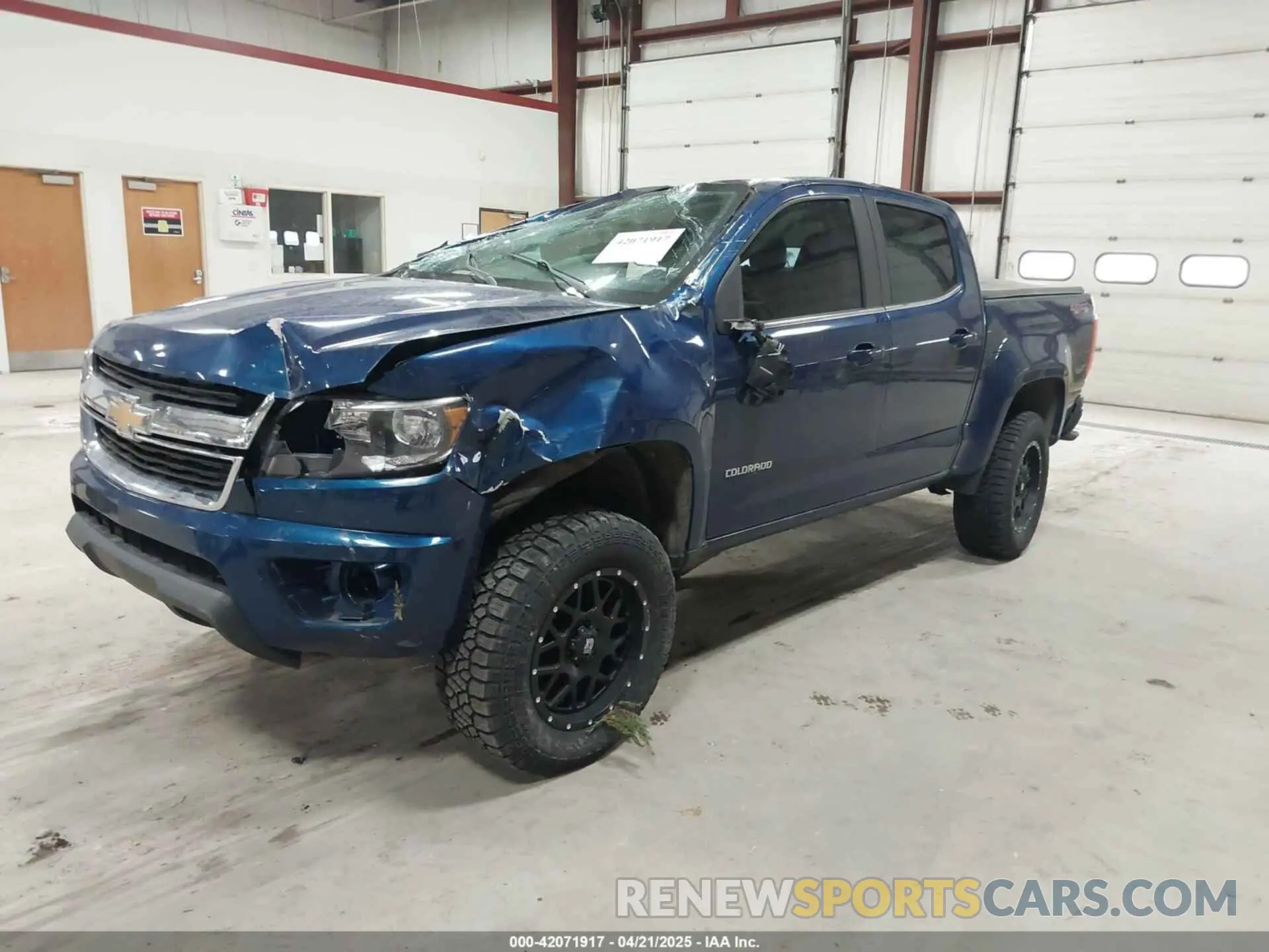 2 Photograph of a damaged car 1GCGTCEN6K1122032 CHEVROLET COLORADO 2019