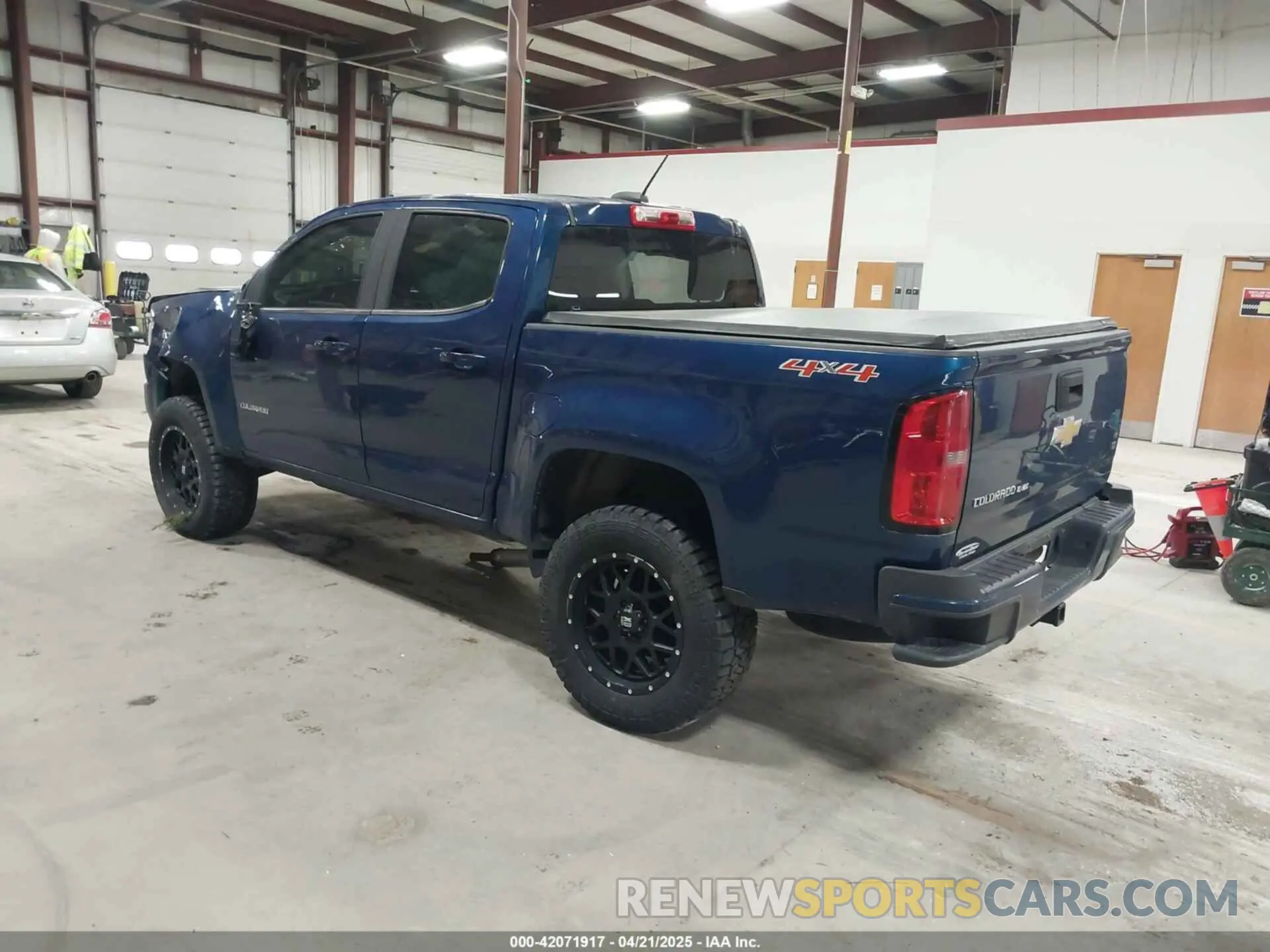 3 Photograph of a damaged car 1GCGTCEN6K1122032 CHEVROLET COLORADO 2019