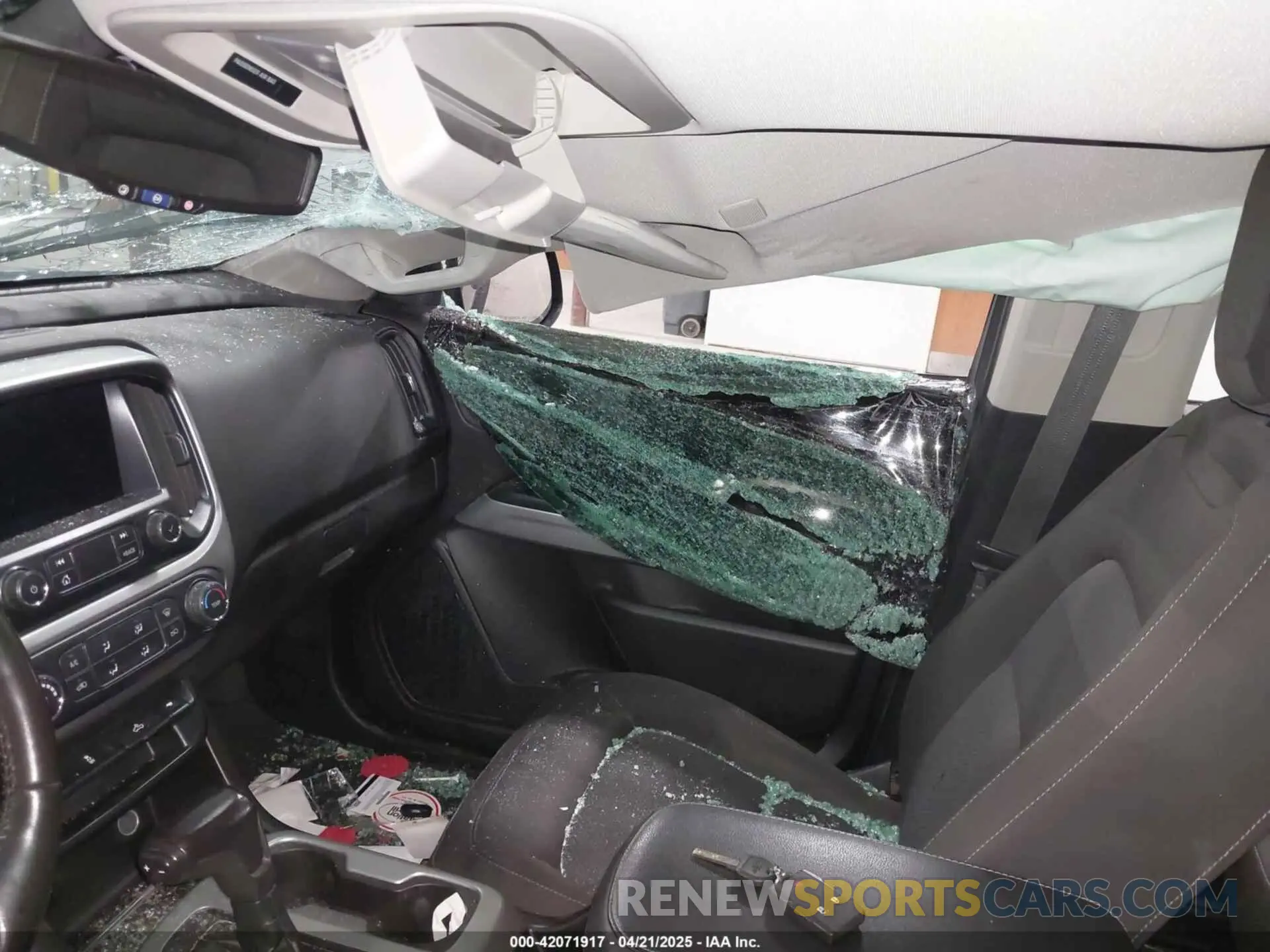 5 Photograph of a damaged car 1GCGTCEN6K1122032 CHEVROLET COLORADO 2019