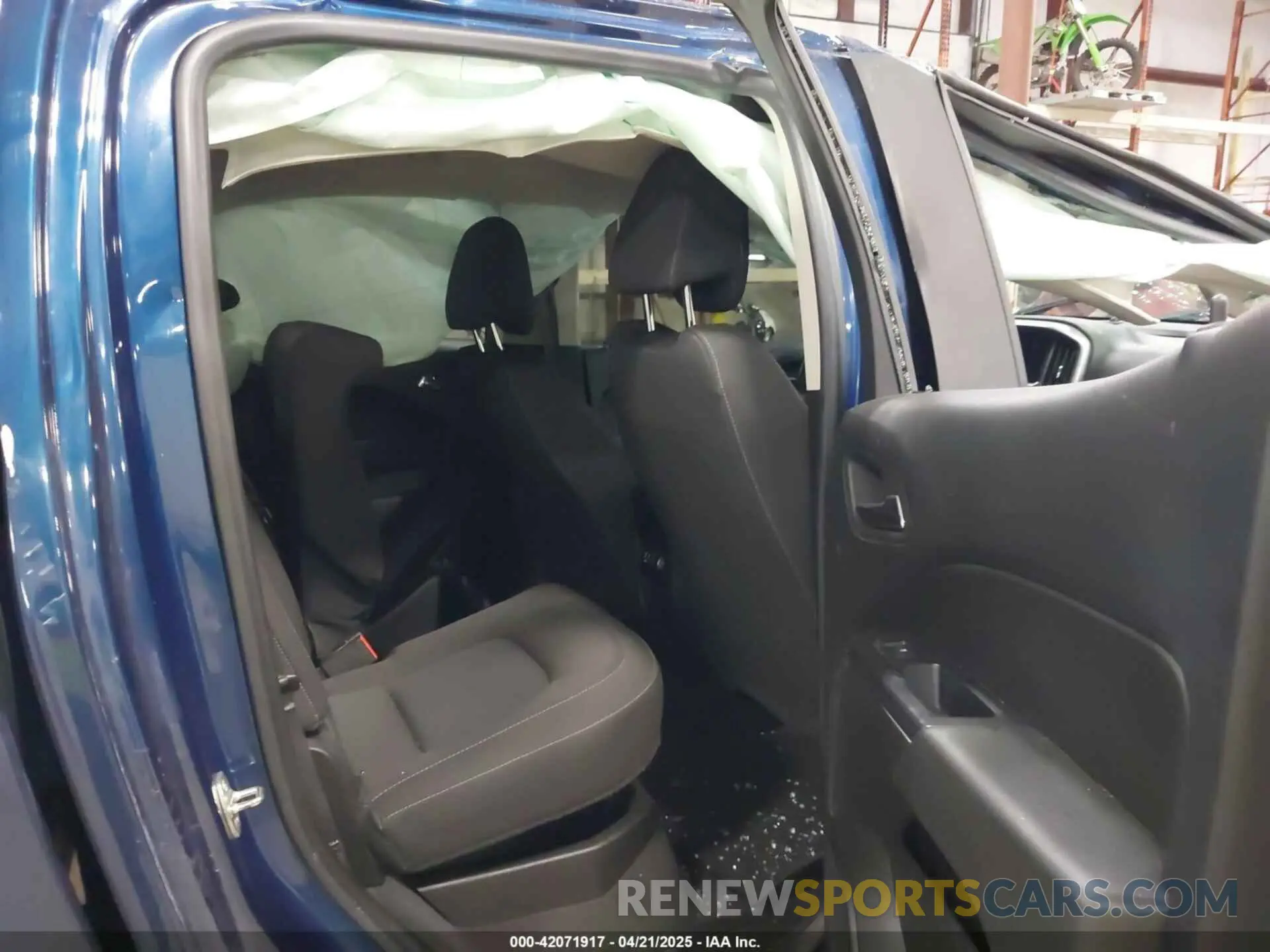 8 Photograph of a damaged car 1GCGTCEN6K1122032 CHEVROLET COLORADO 2019
