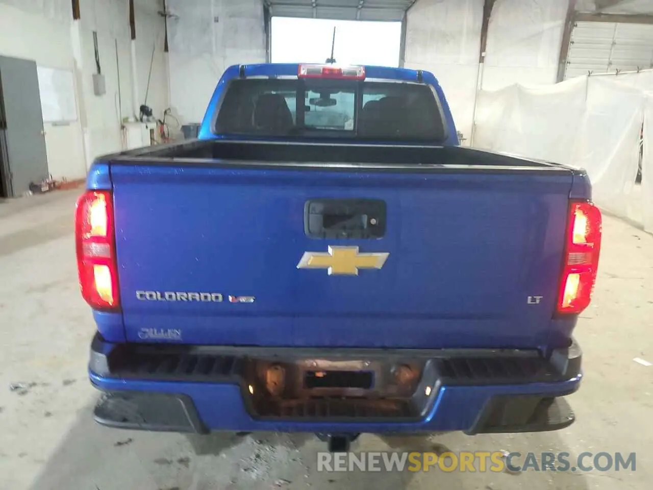 6 Photograph of a damaged car 1GCGTCEN6K1137954 CHEVROLET COLORADO 2019