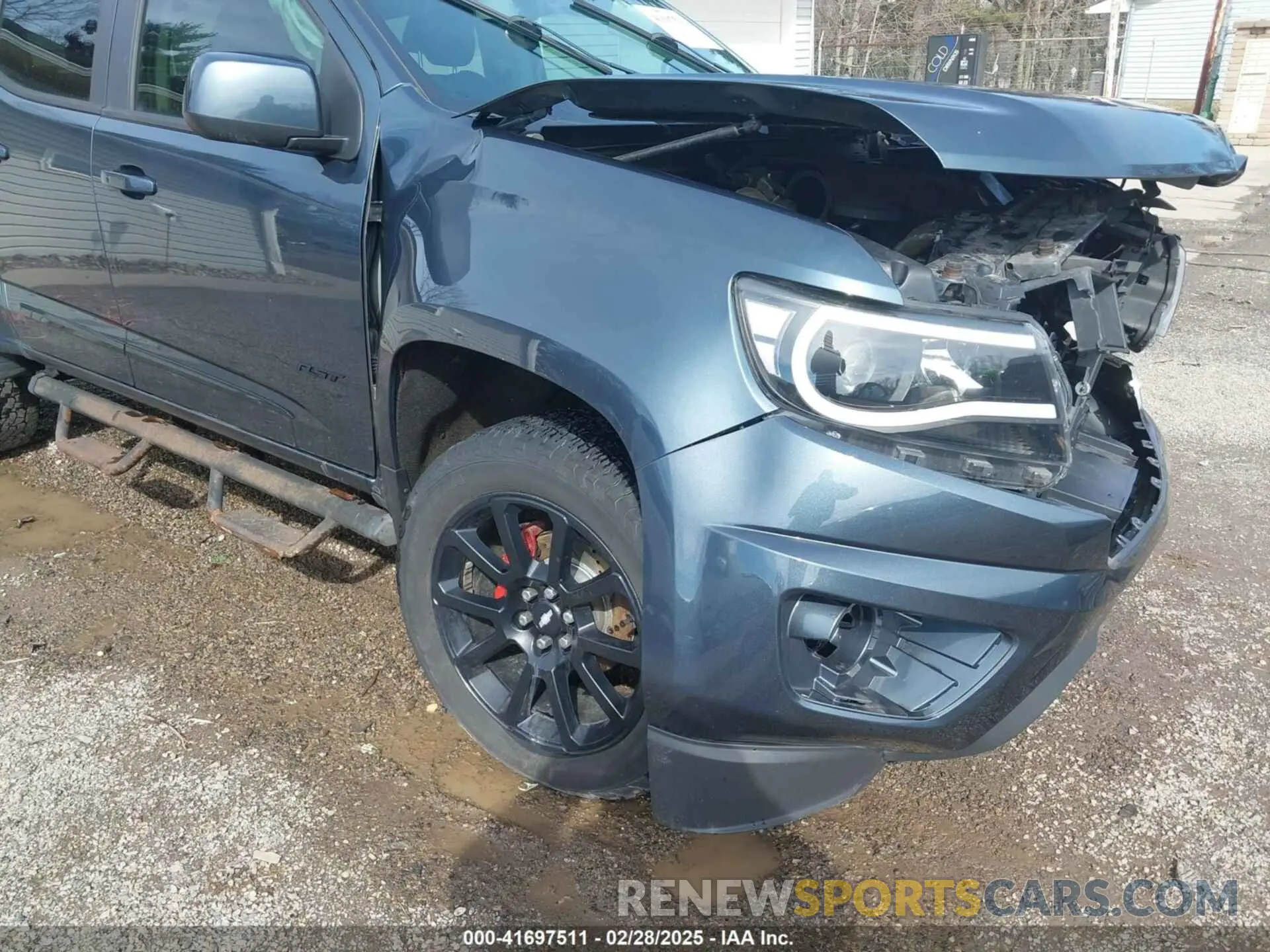 17 Photograph of a damaged car 1GCGTCEN6K1317595 CHEVROLET COLORADO 2019