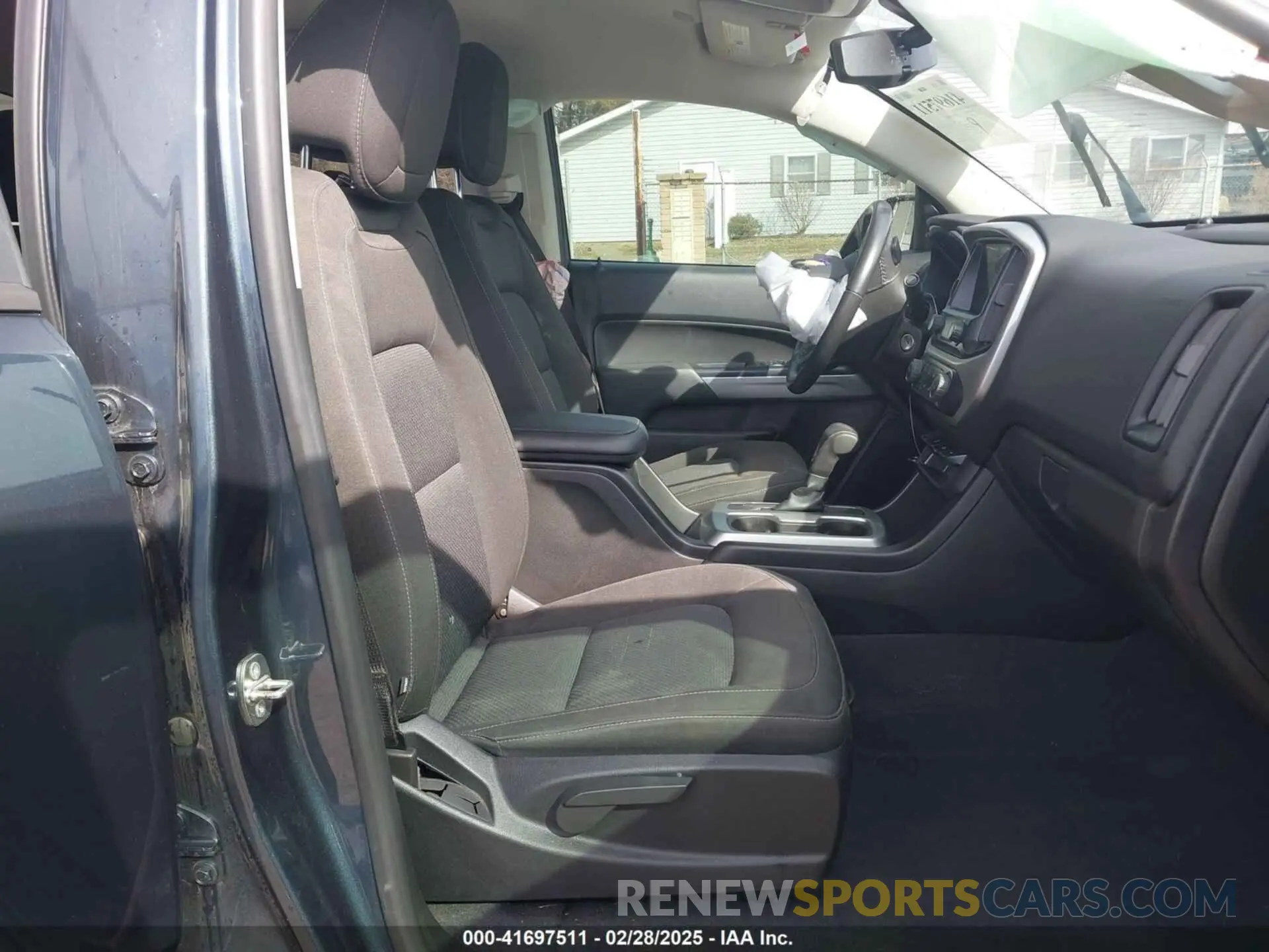 5 Photograph of a damaged car 1GCGTCEN6K1317595 CHEVROLET COLORADO 2019