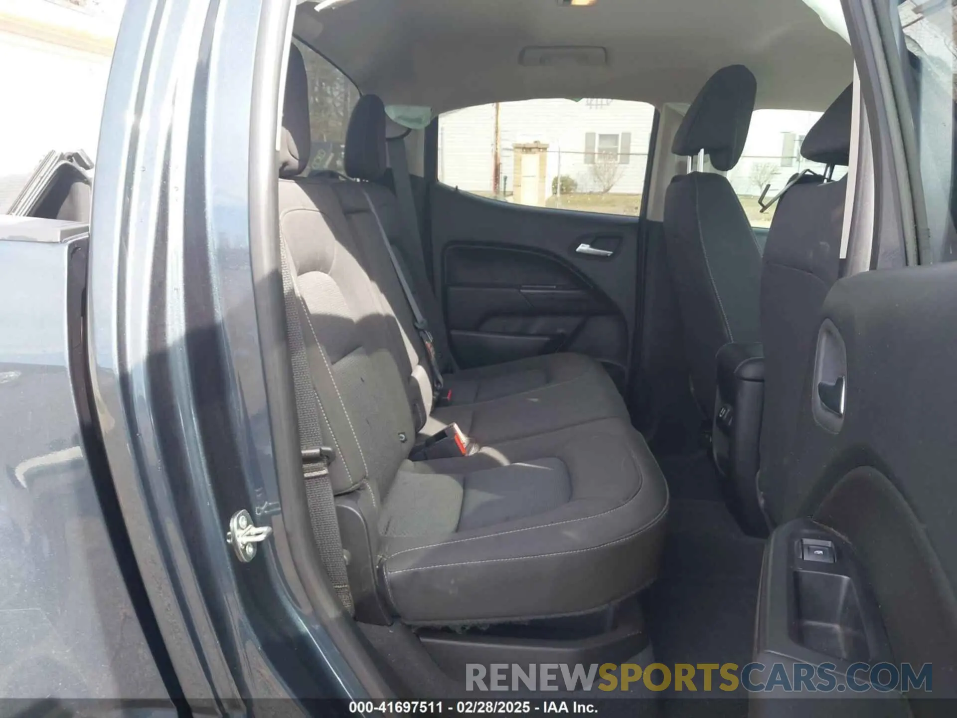 8 Photograph of a damaged car 1GCGTCEN6K1317595 CHEVROLET COLORADO 2019