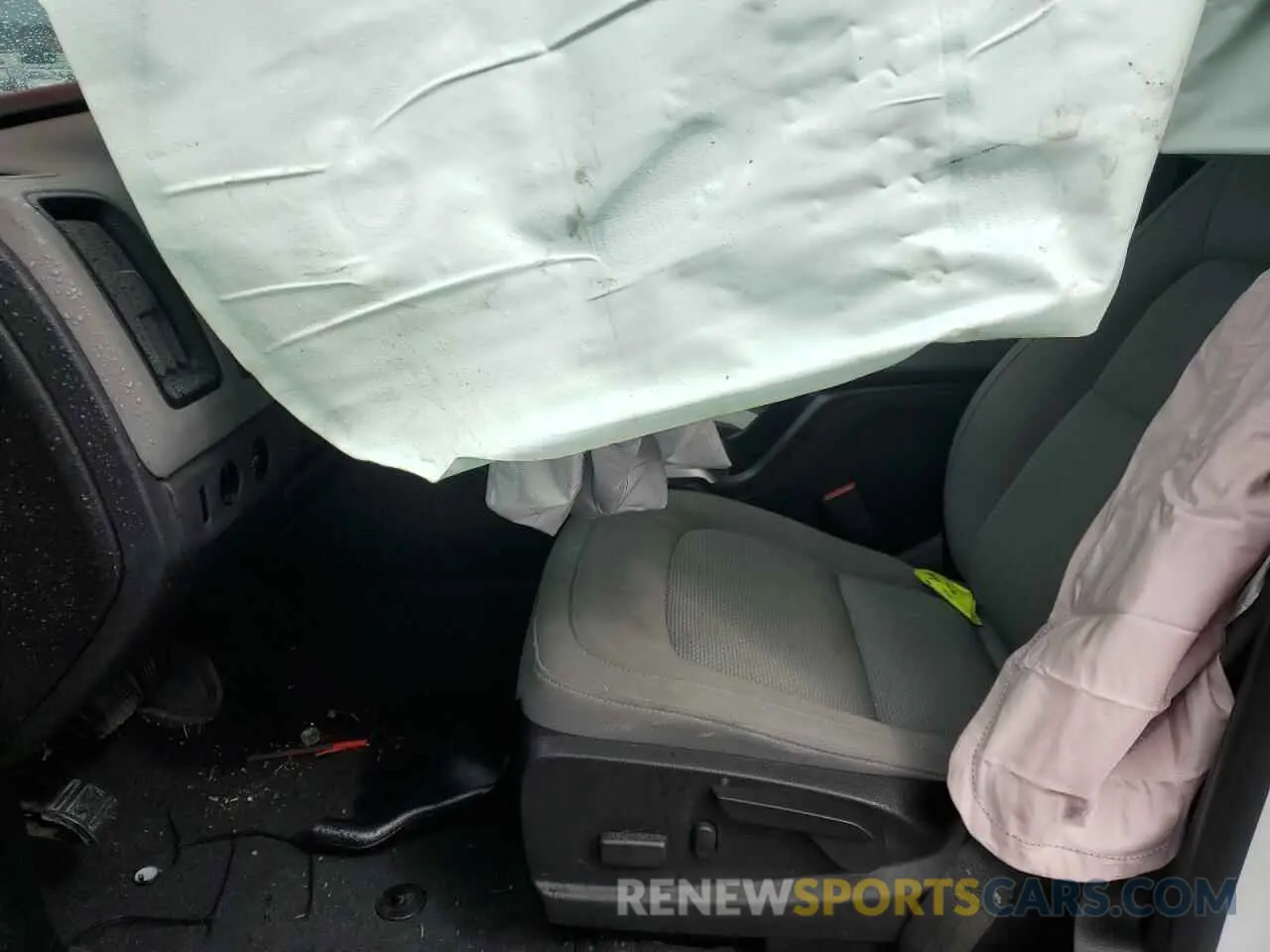 7 Photograph of a damaged car 1GCGTCEN6K1319086 CHEVROLET COLORADO 2019
