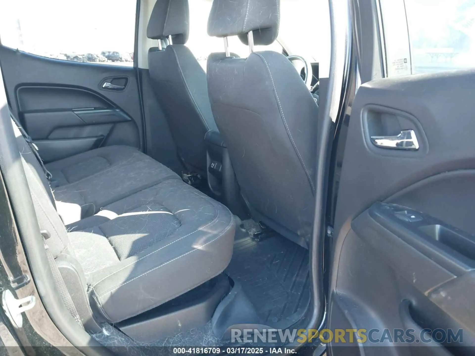 8 Photograph of a damaged car 1GCGTCEN8K1206580 CHEVROLET COLORADO 2019