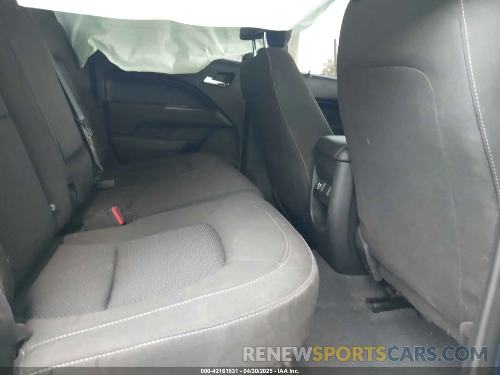 8 Photograph of a damaged car 1GCGTCENXK1200876 CHEVROLET COLORADO 2019