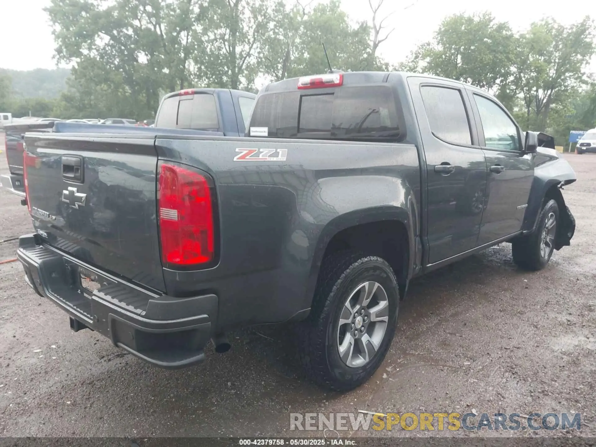 4 Photograph of a damaged car 1GCGTDEN1K1117553 CHEVROLET COLORADO 2019