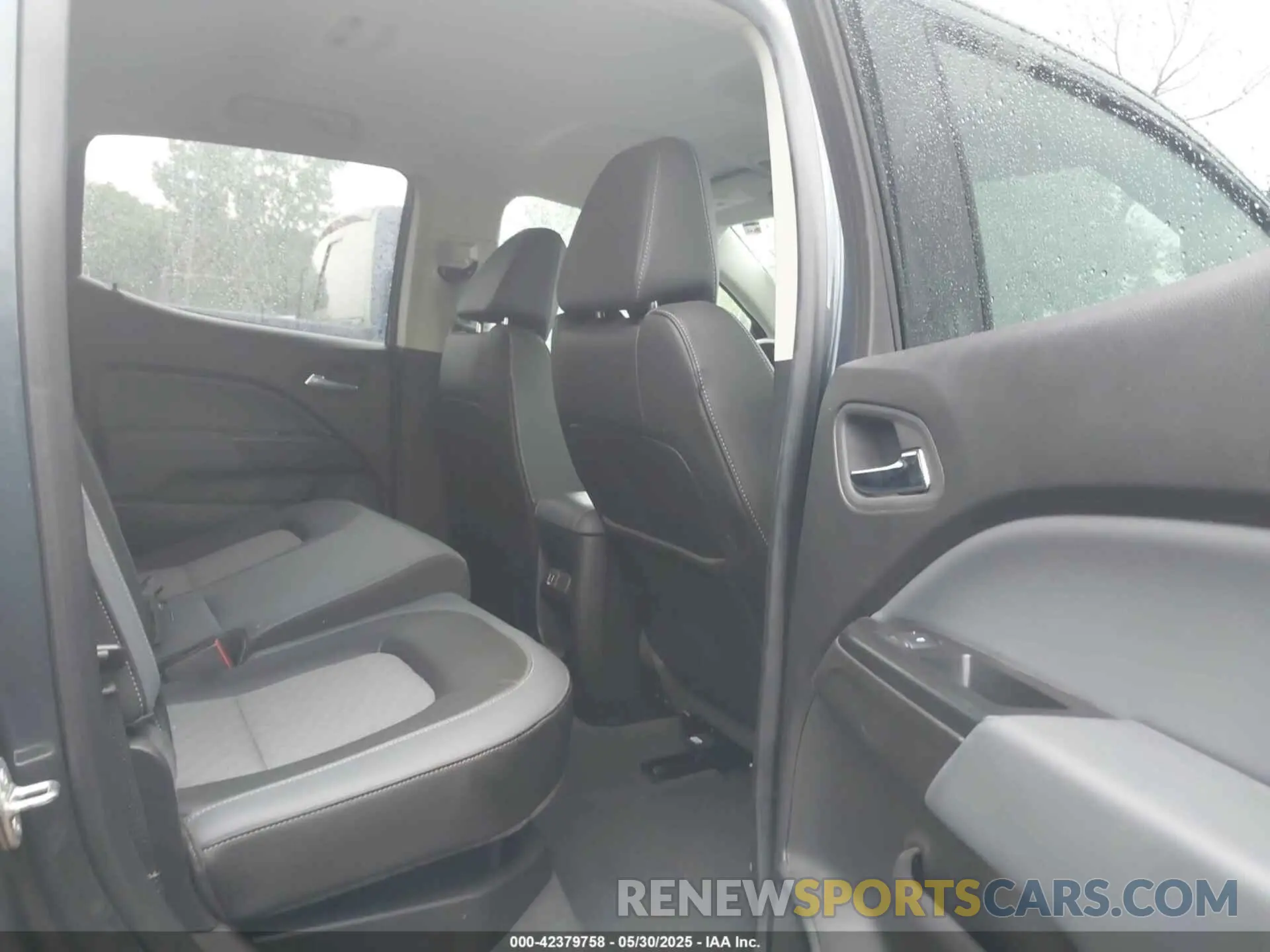 8 Photograph of a damaged car 1GCGTDEN1K1117553 CHEVROLET COLORADO 2019
